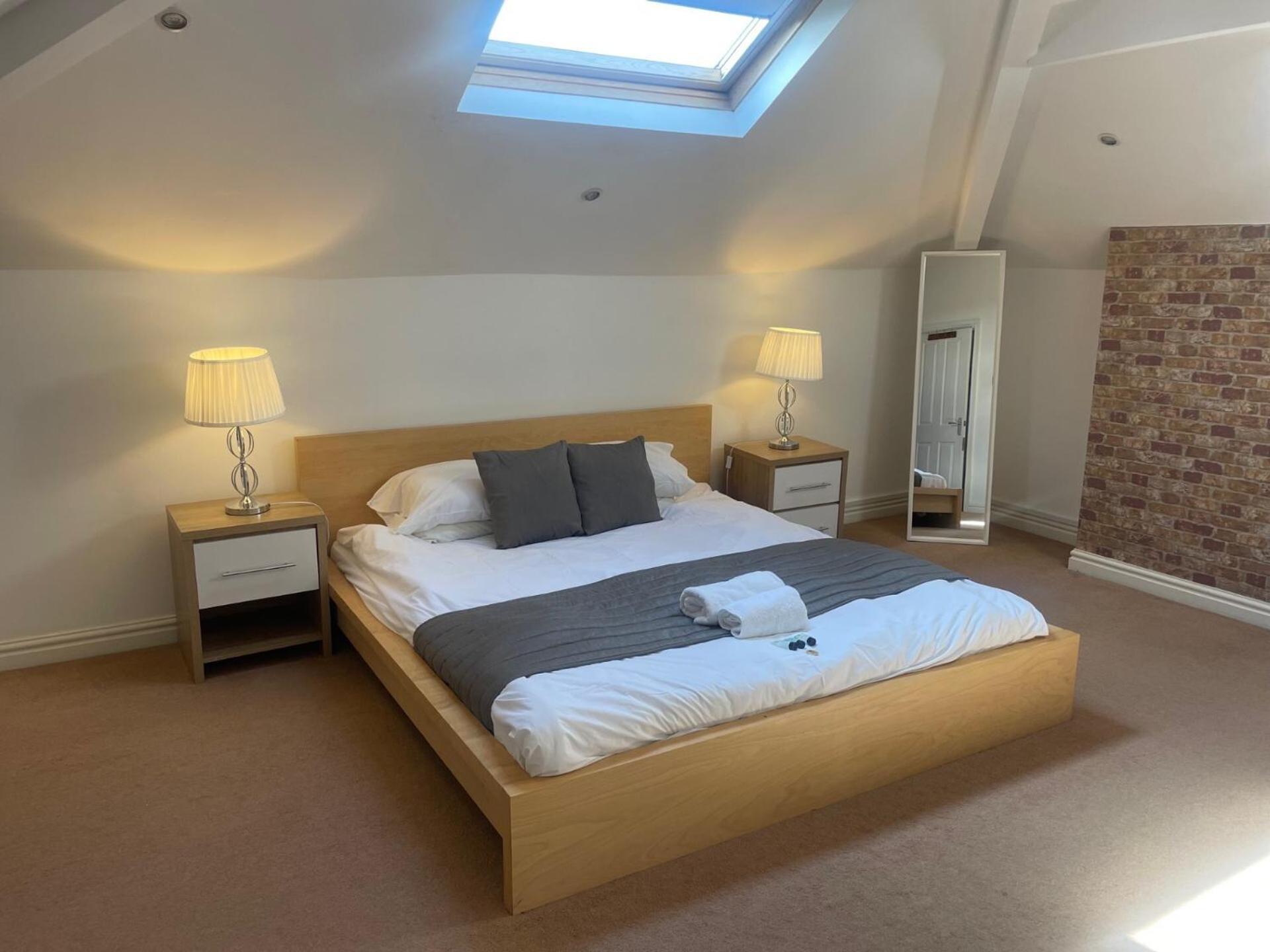 House 3 Bed Penthouse * Southport