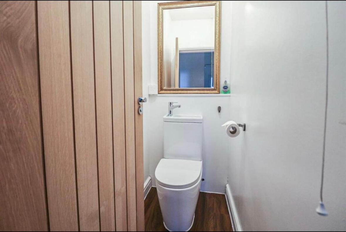 Spacious Victorian Birkdale With Garden