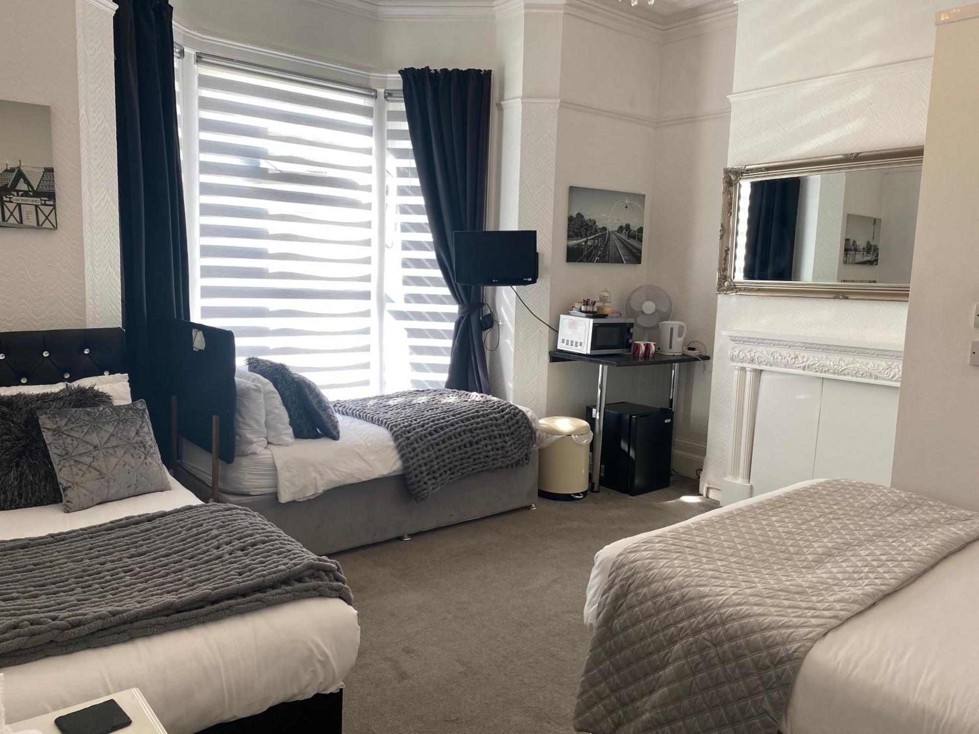 Aaron Guest house Southport