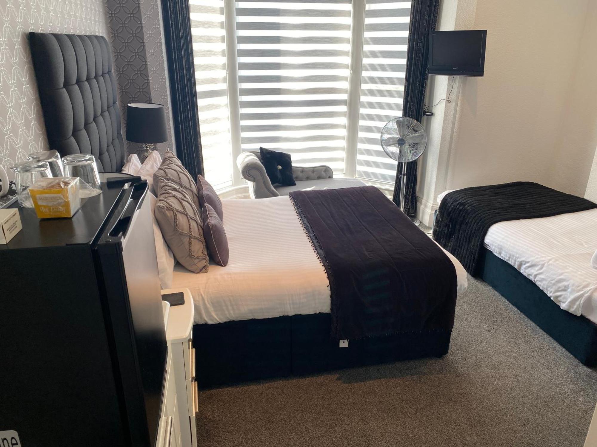 Aaron 3* Southport