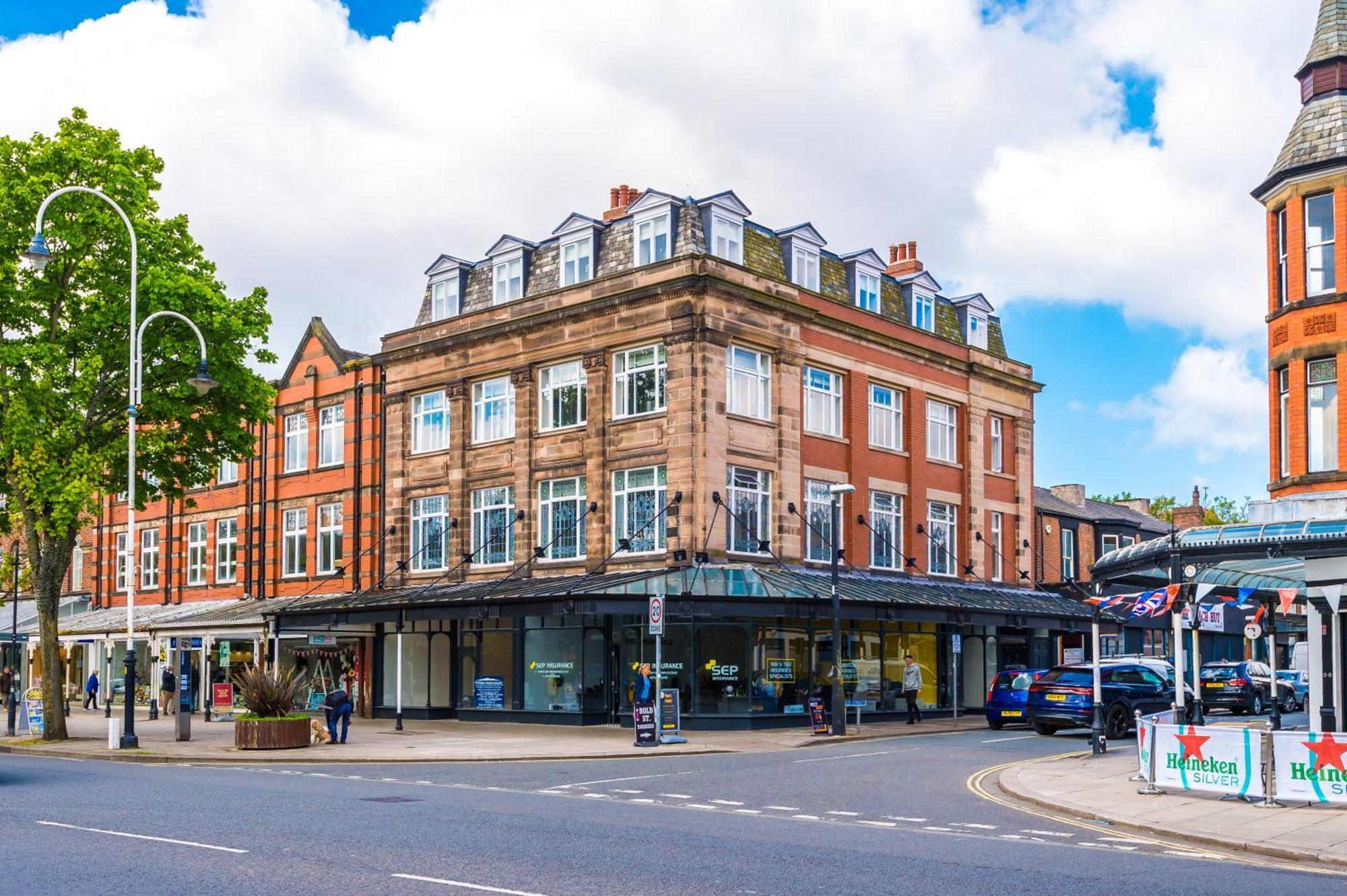 Apartment Stylish, Central And Spacious In Southport