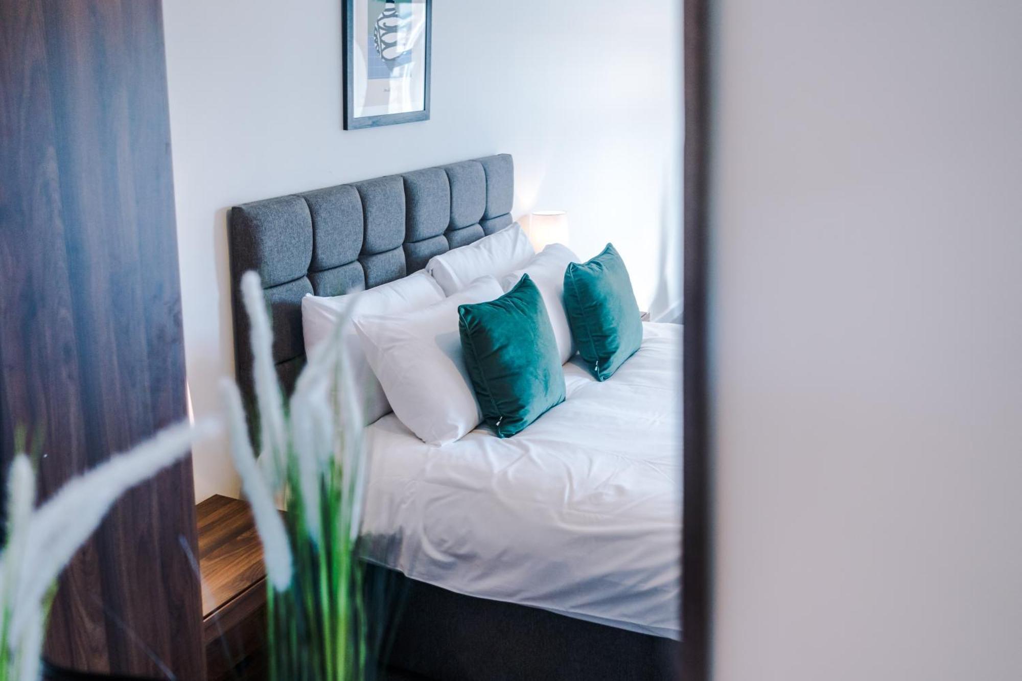 Stylish, Central And Spacious In * Southport