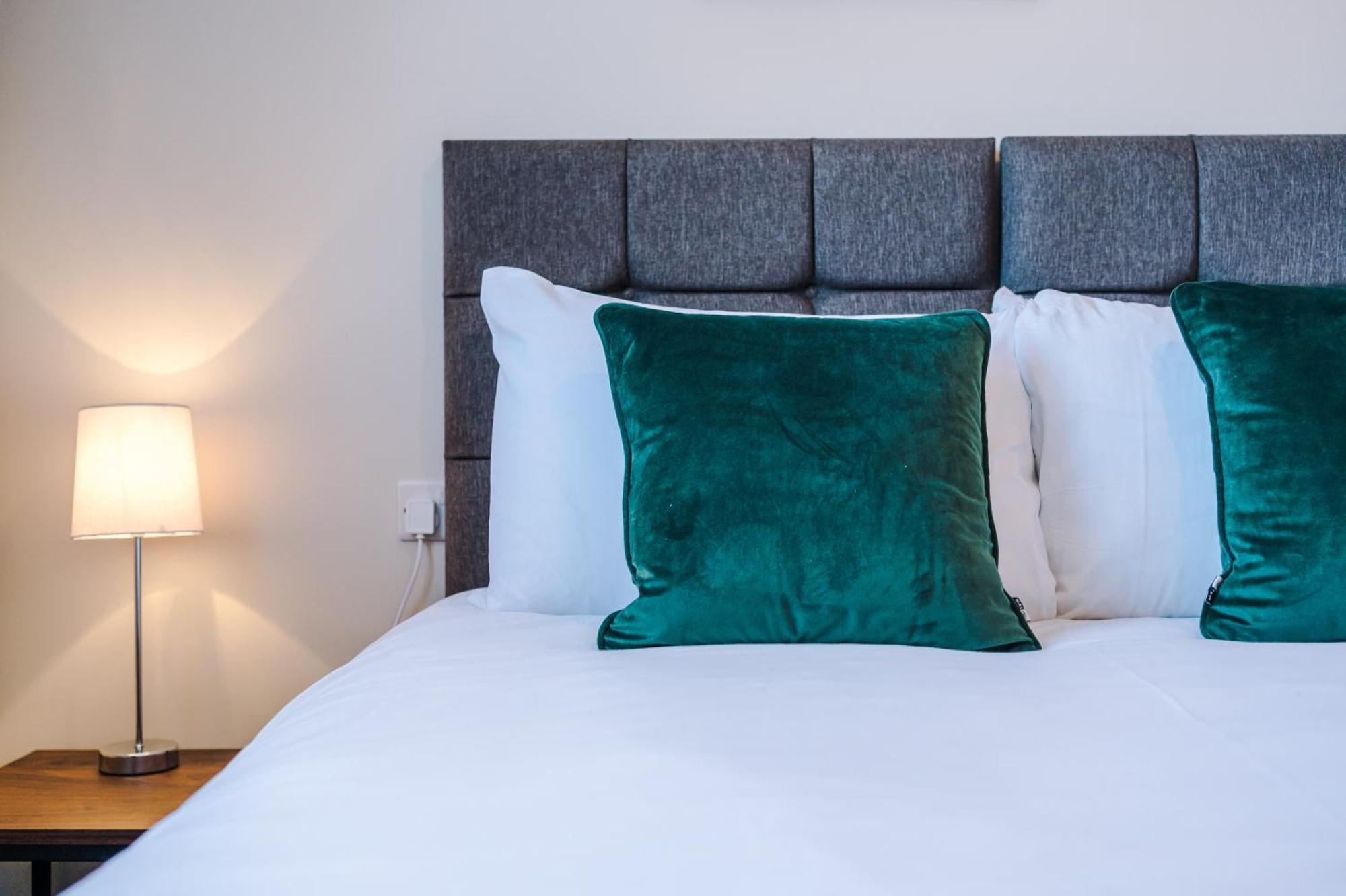 Stylish, Central And Spacious In Apartment