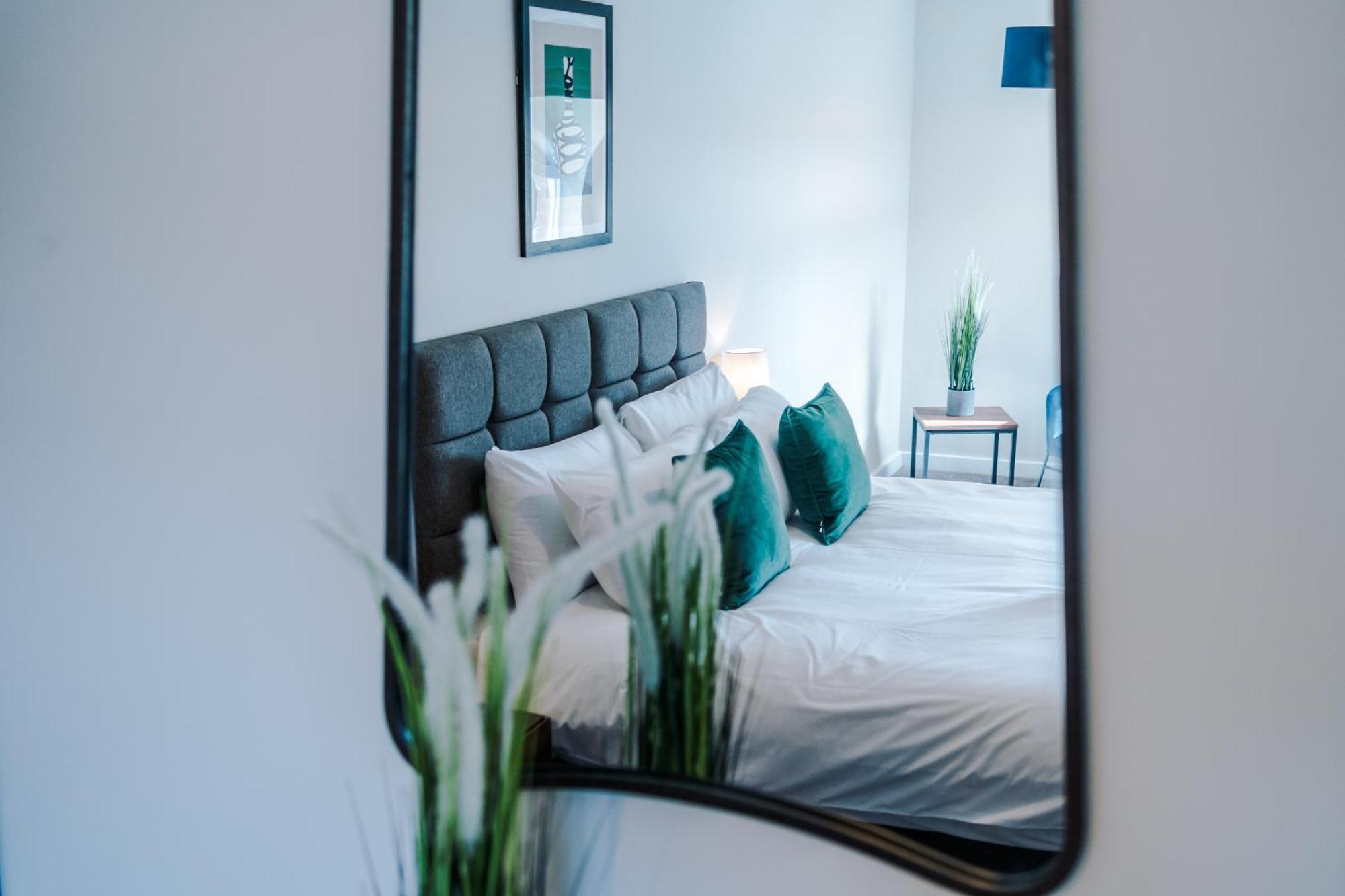 Apartment Stylish, Central And Spacious In