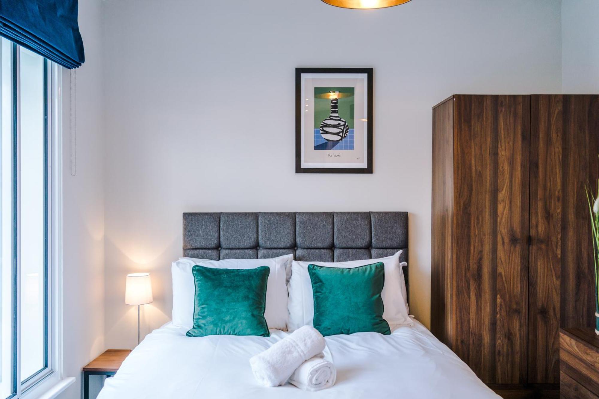 Stylish, Central And Spacious In * Southport
