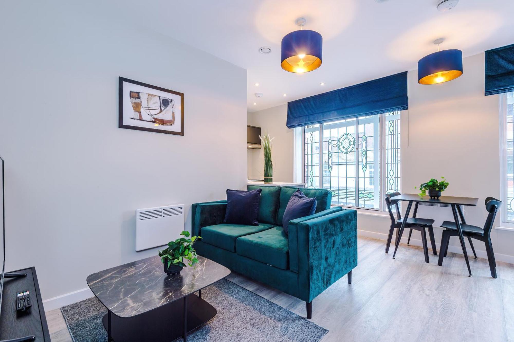 Stylish, Central And Spacious In Apartment