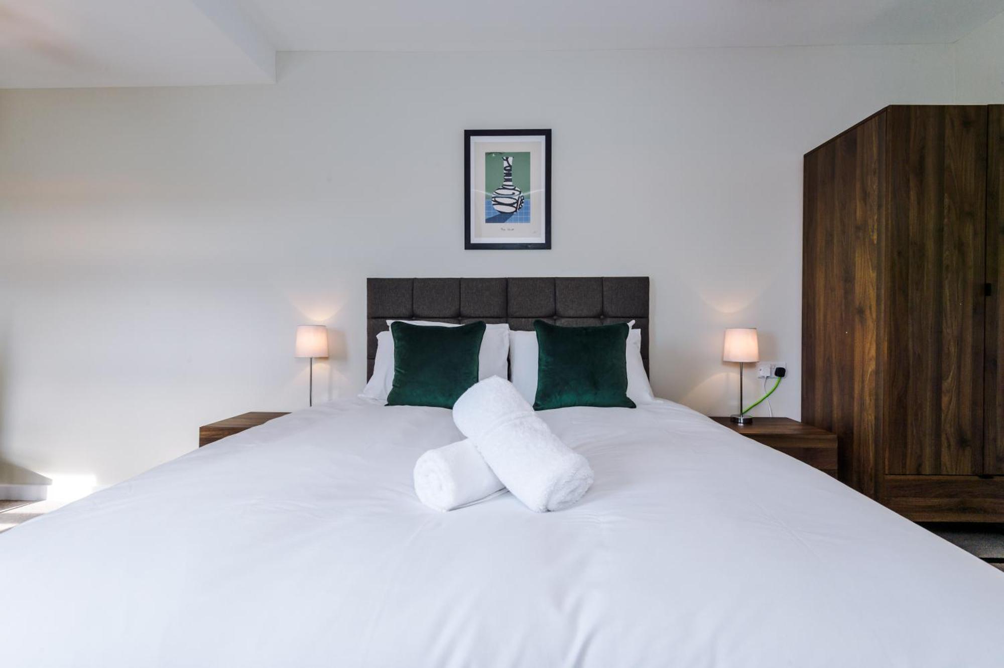 Stylish, Central And Spacious In * Southport
