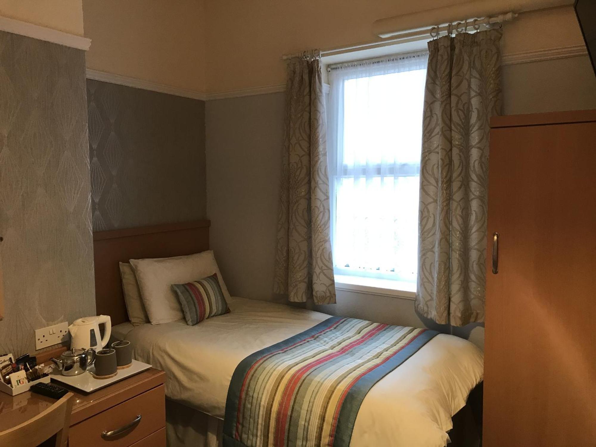 Guest house The Bowden Southport