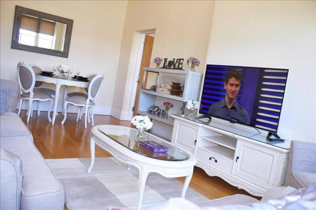 The Palm Apartment