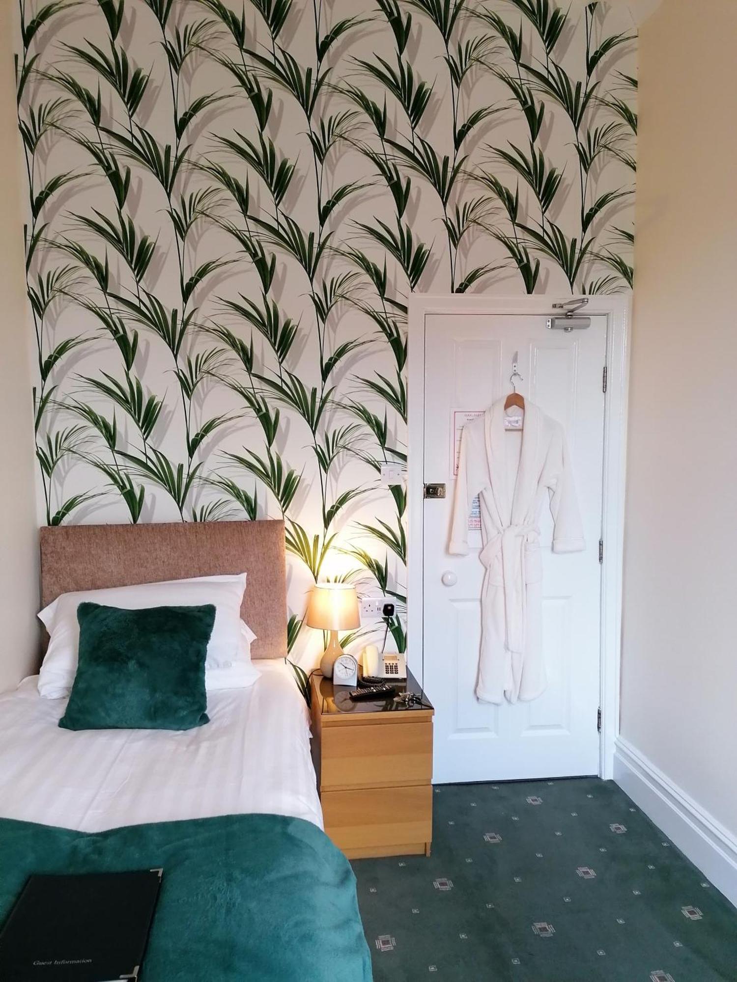 Bed & Breakfast Edendale House 3*