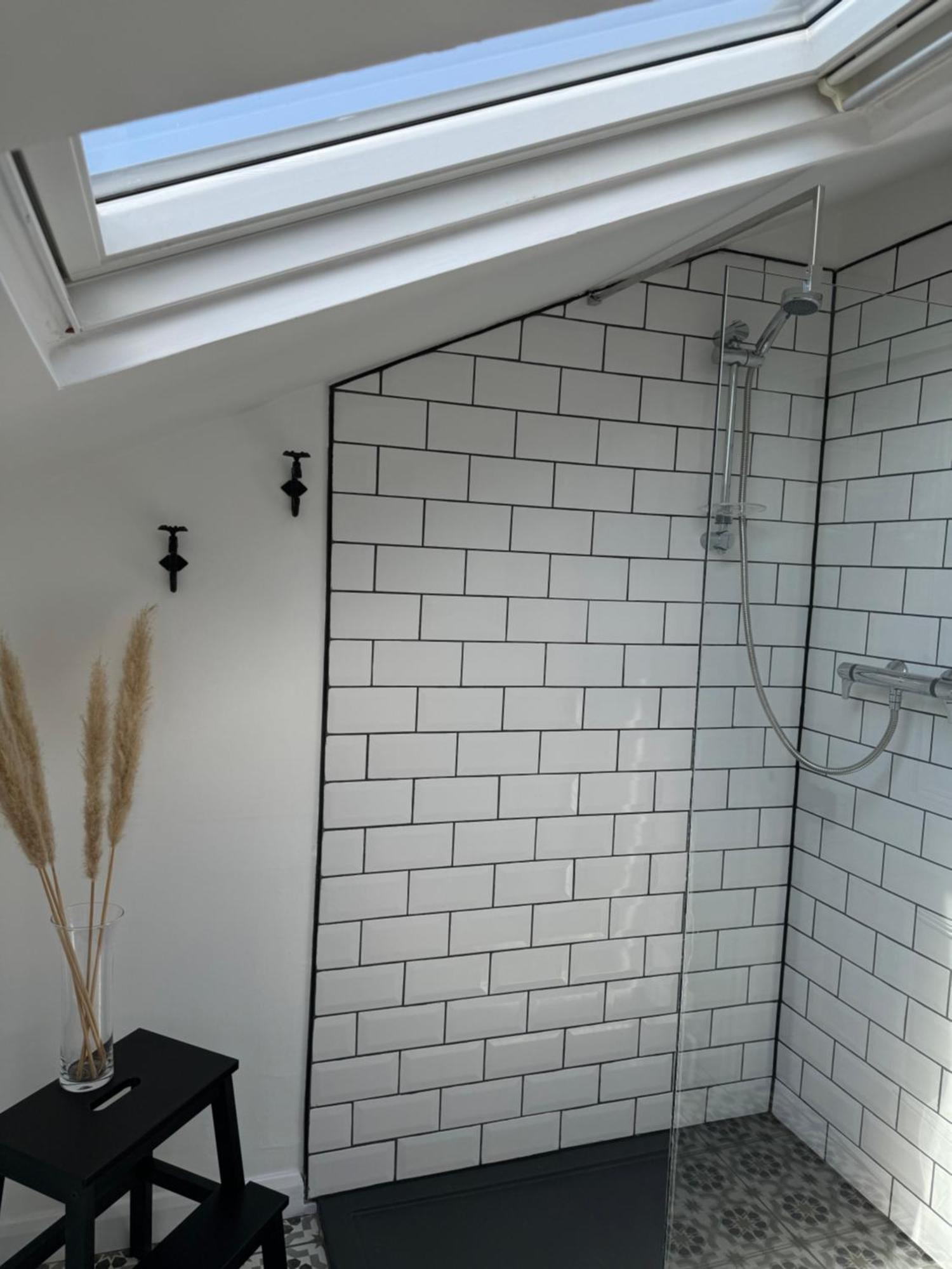 The Eaves - Victorian Second Floor, Open Plan Apartment *