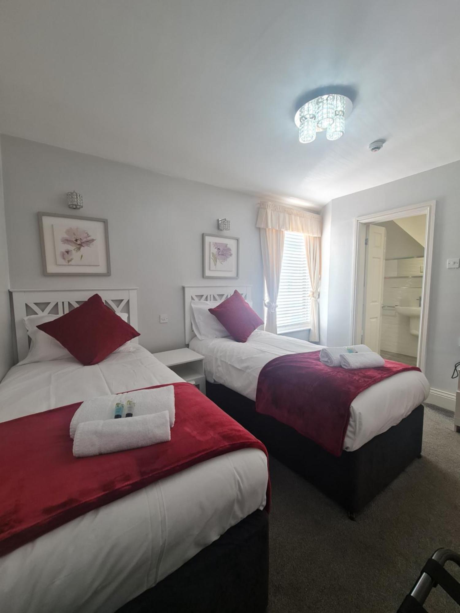 Clifton - 4*