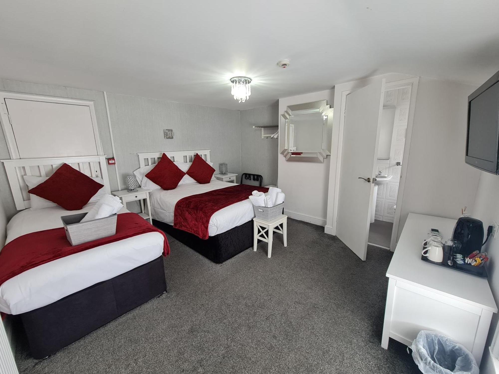 Clifton - 4*