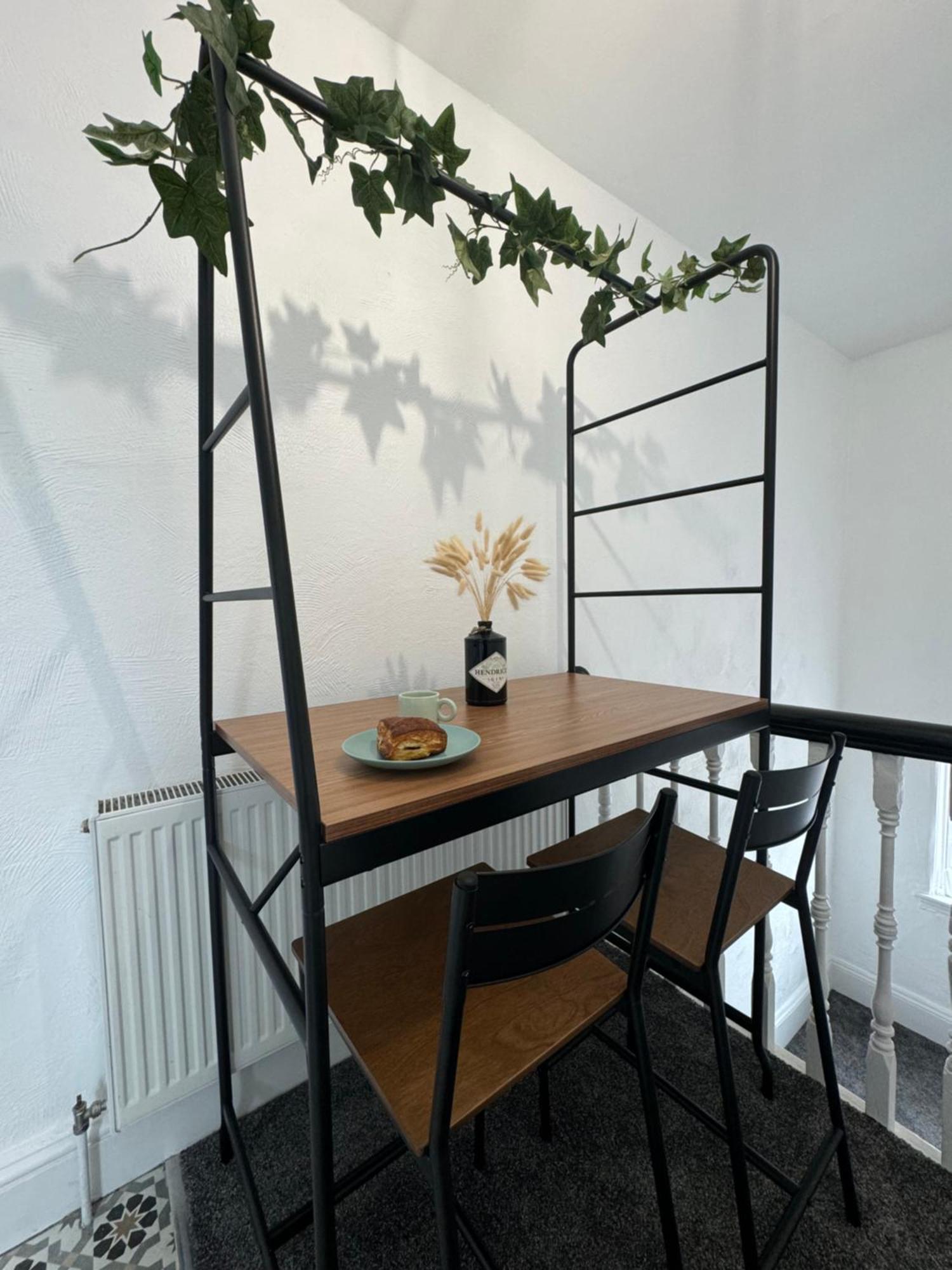 The Eaves - Victorian Second Floor, Open Plan * Southport