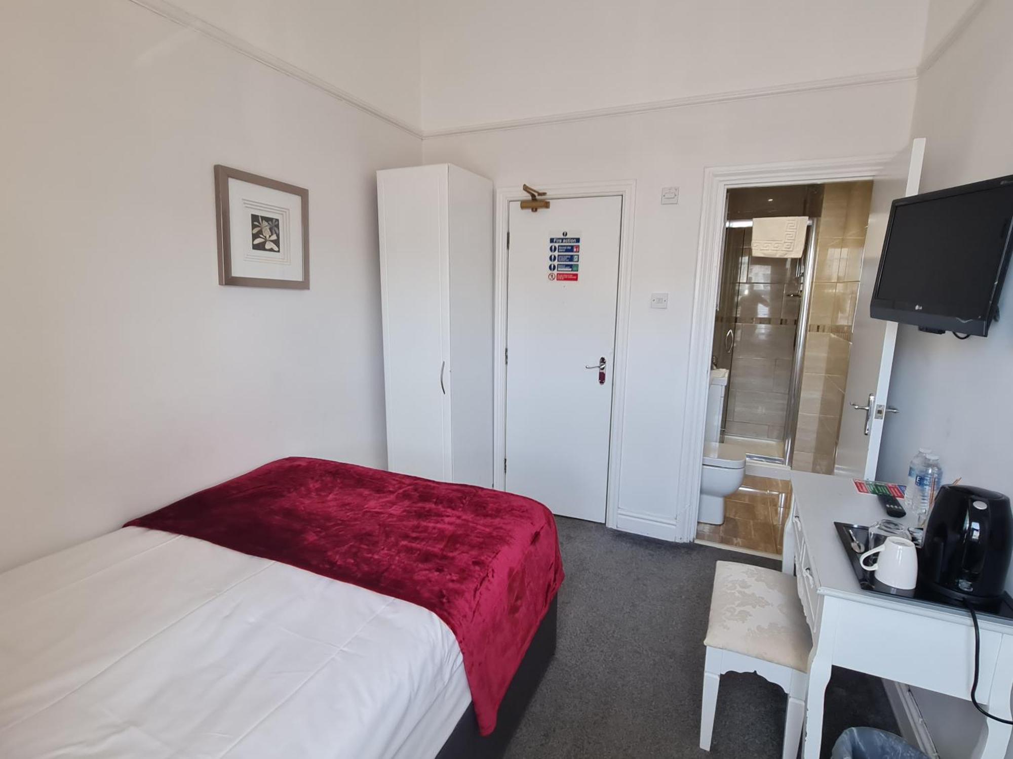 Clifton - 4*