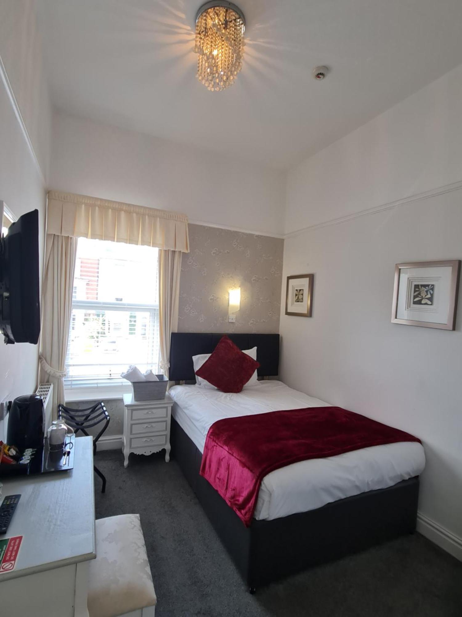 Clifton - 4* Southport