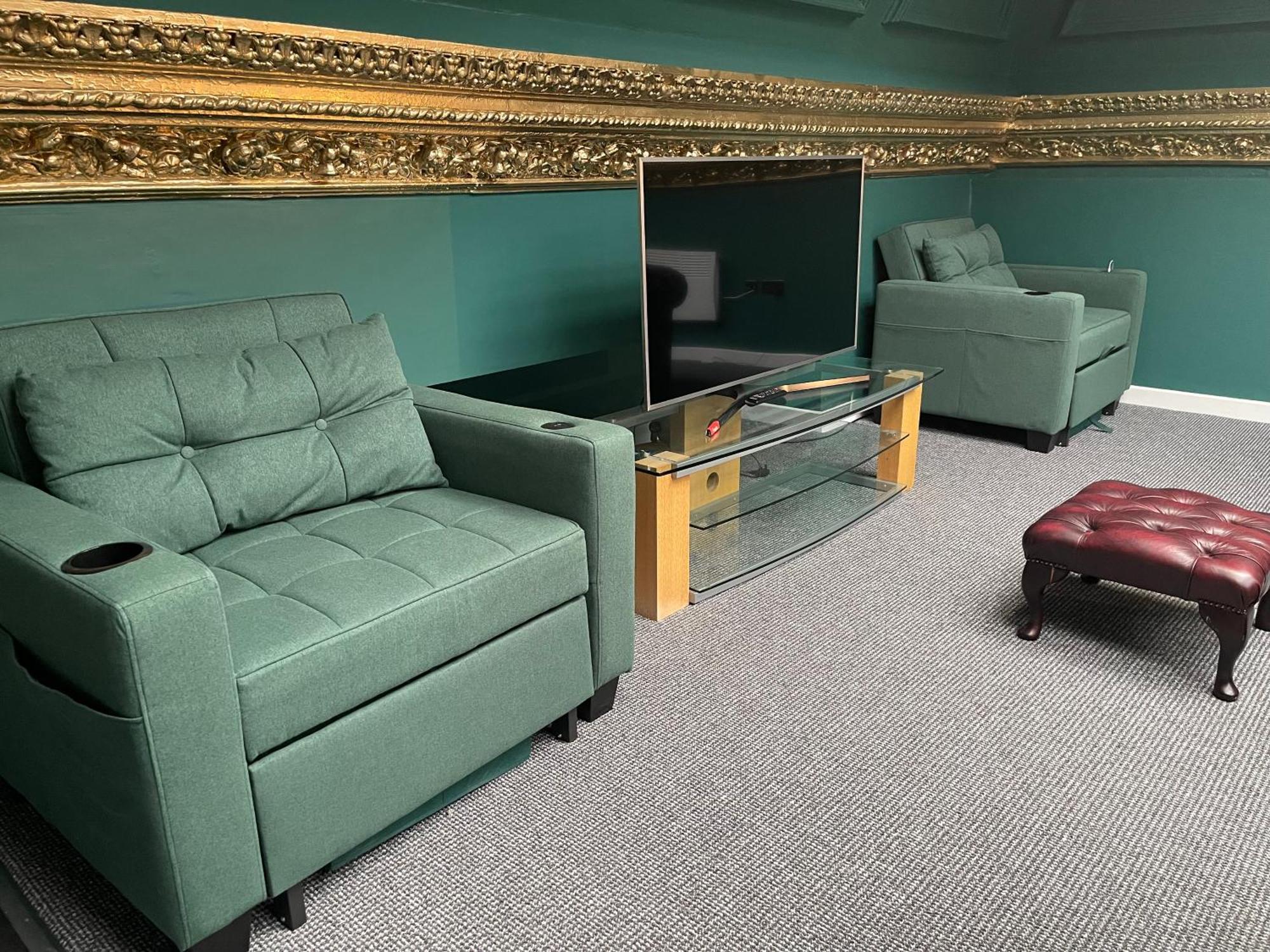 The Orange Suite - Sleeps 4 Apartment