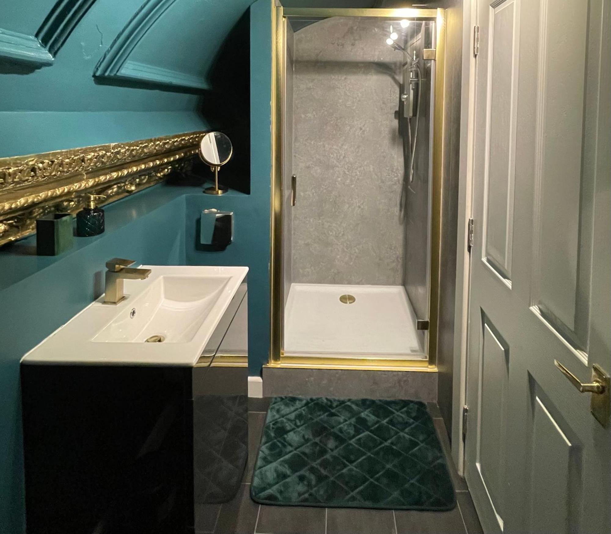The Orange Suite - Sleeps 4 Apartment *
