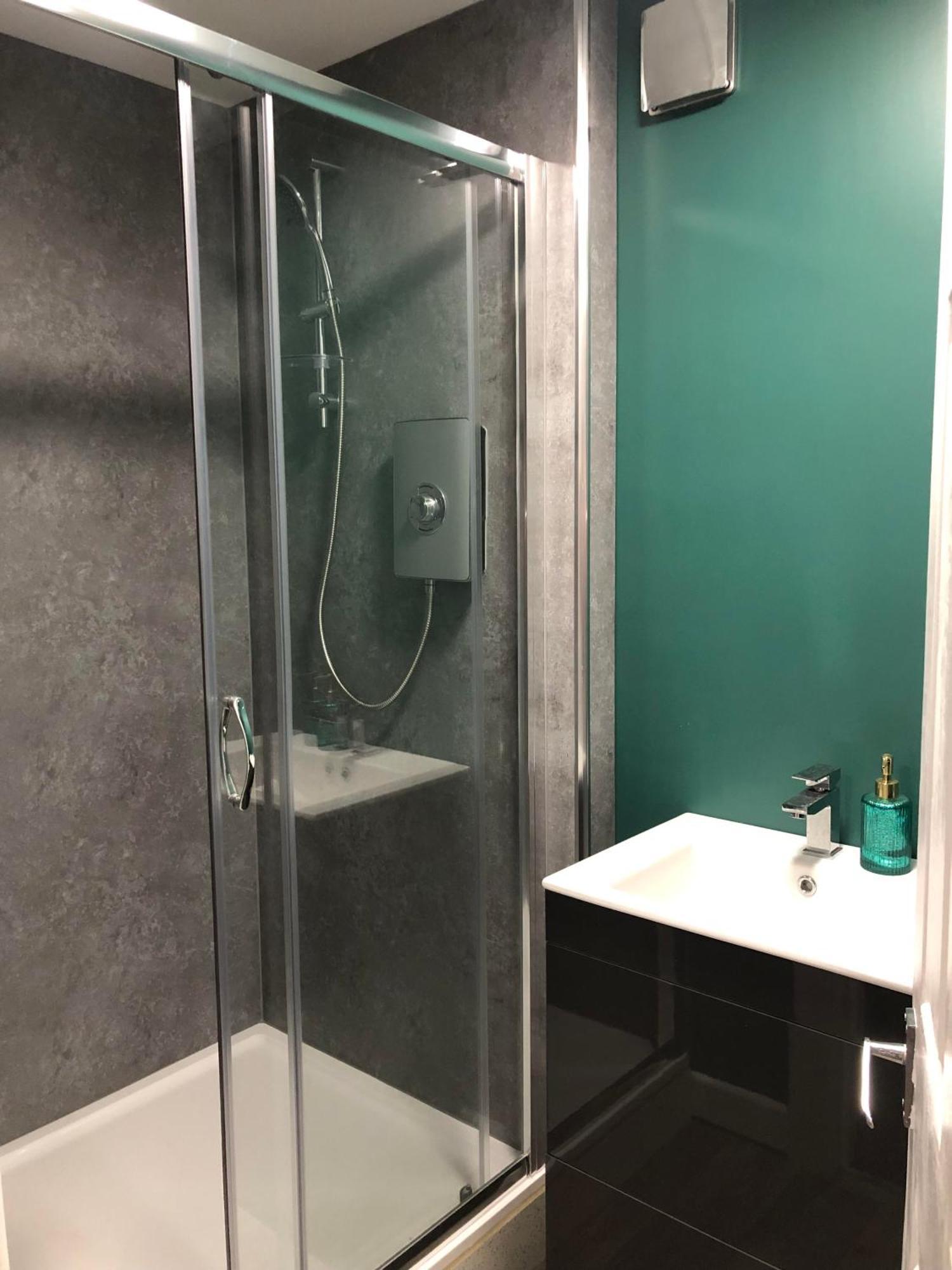 The Green Suite - Sleeps 6 - Three Bedrooms * Southport
