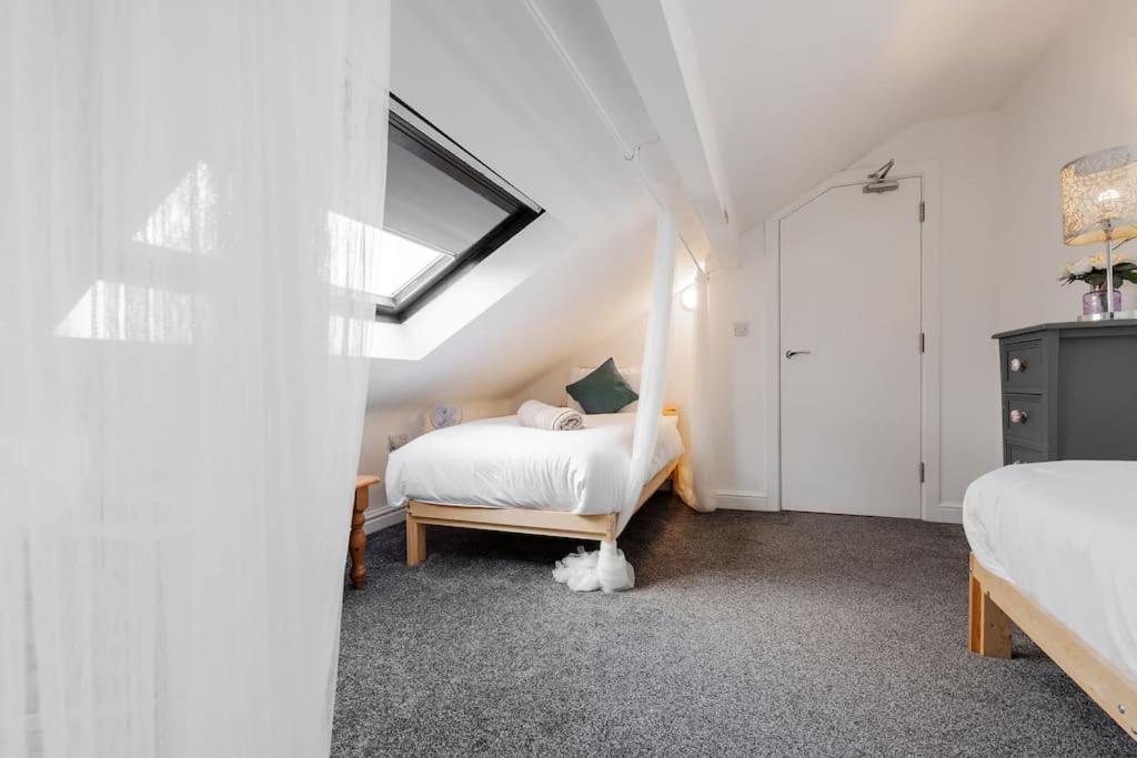 Apartment Santiago 4 - Free Parking Wi-fi Southport