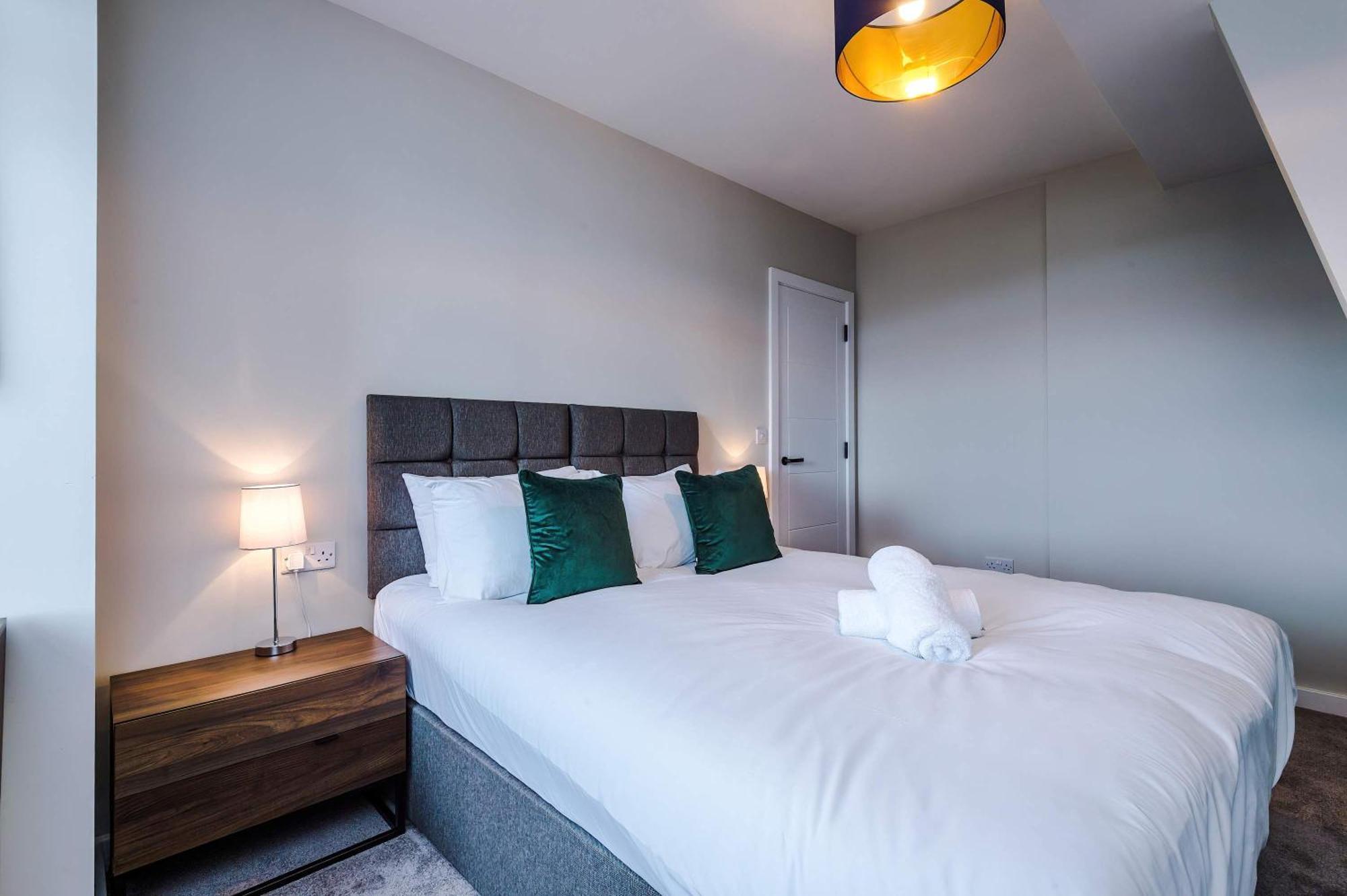 Modern 2 Bedroom In Centre * Southport