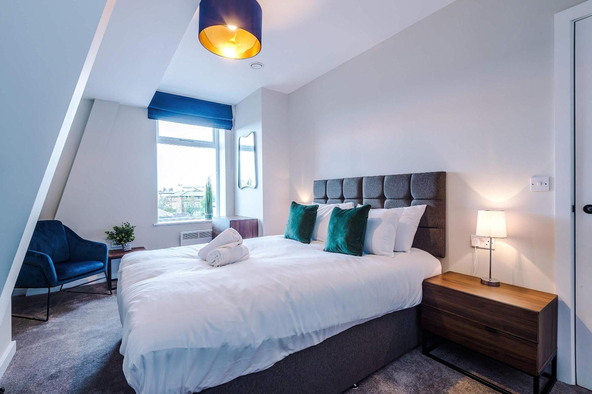 Modern 2 Bedroom In Centre Apartment