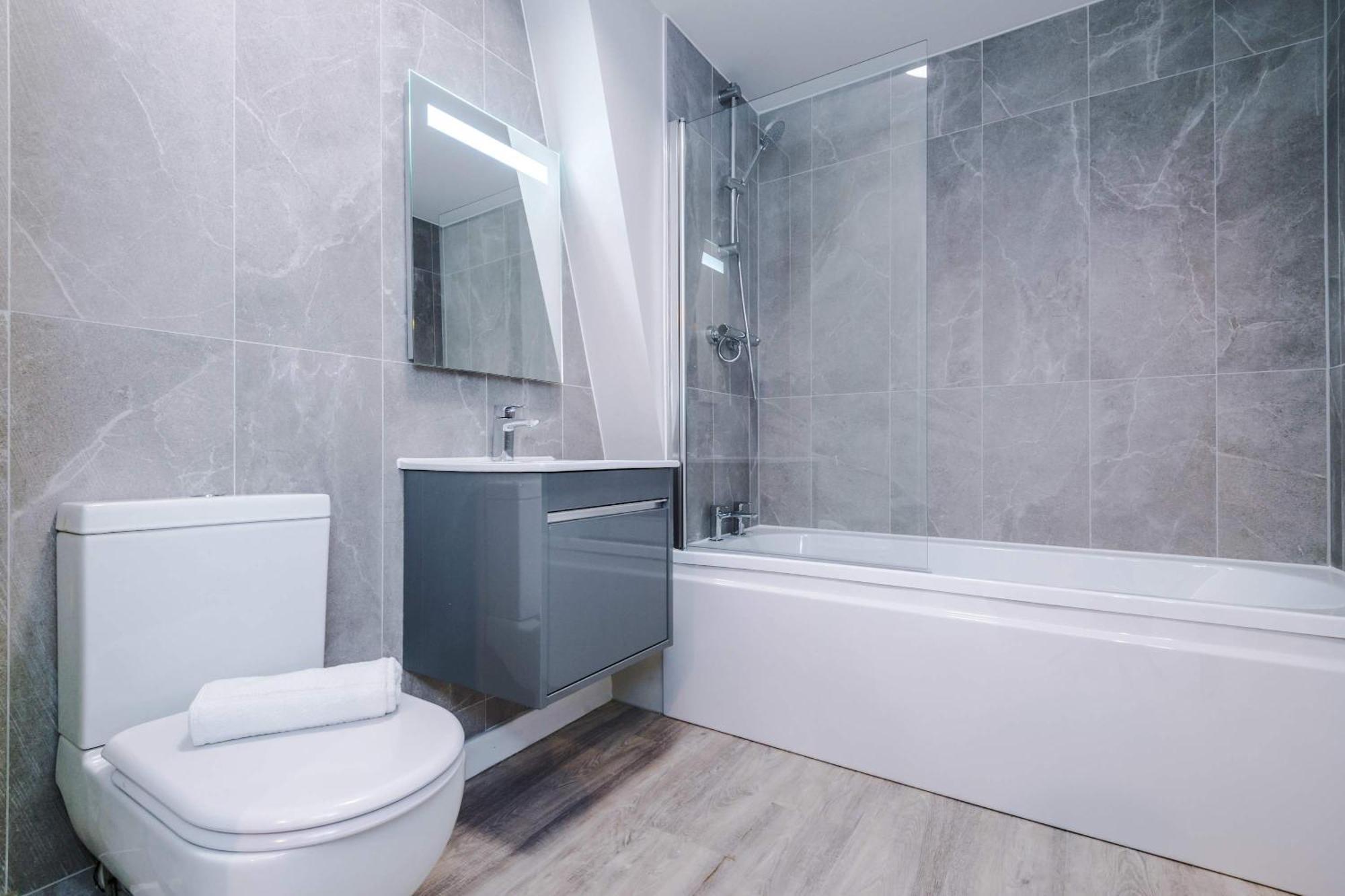 Modern 2 Bedroom In Centre Southport