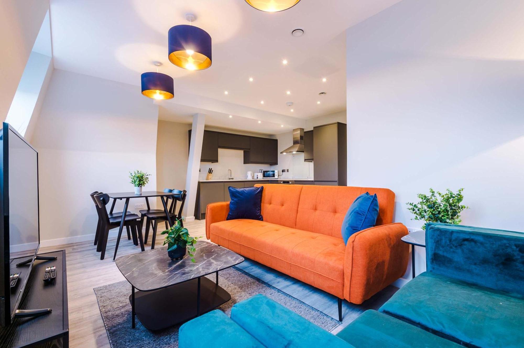 Modern 2 Bedroom In Centre Apartment