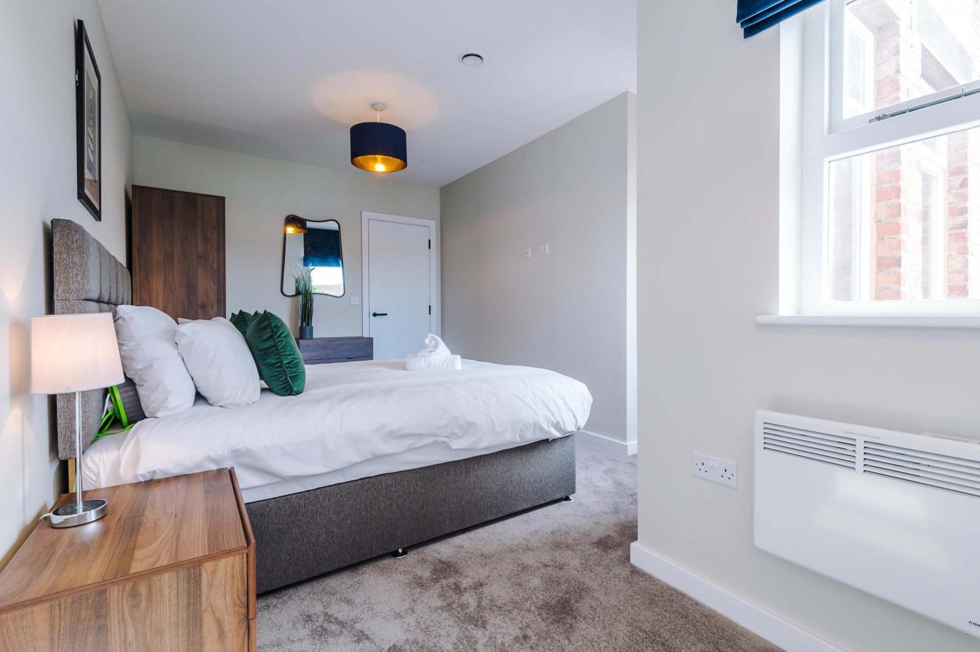 Modern 2 Bedroom In Centre * Southport