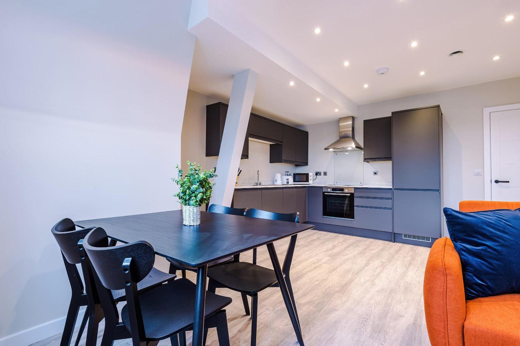 Modern 2 Bedroom In Centre *