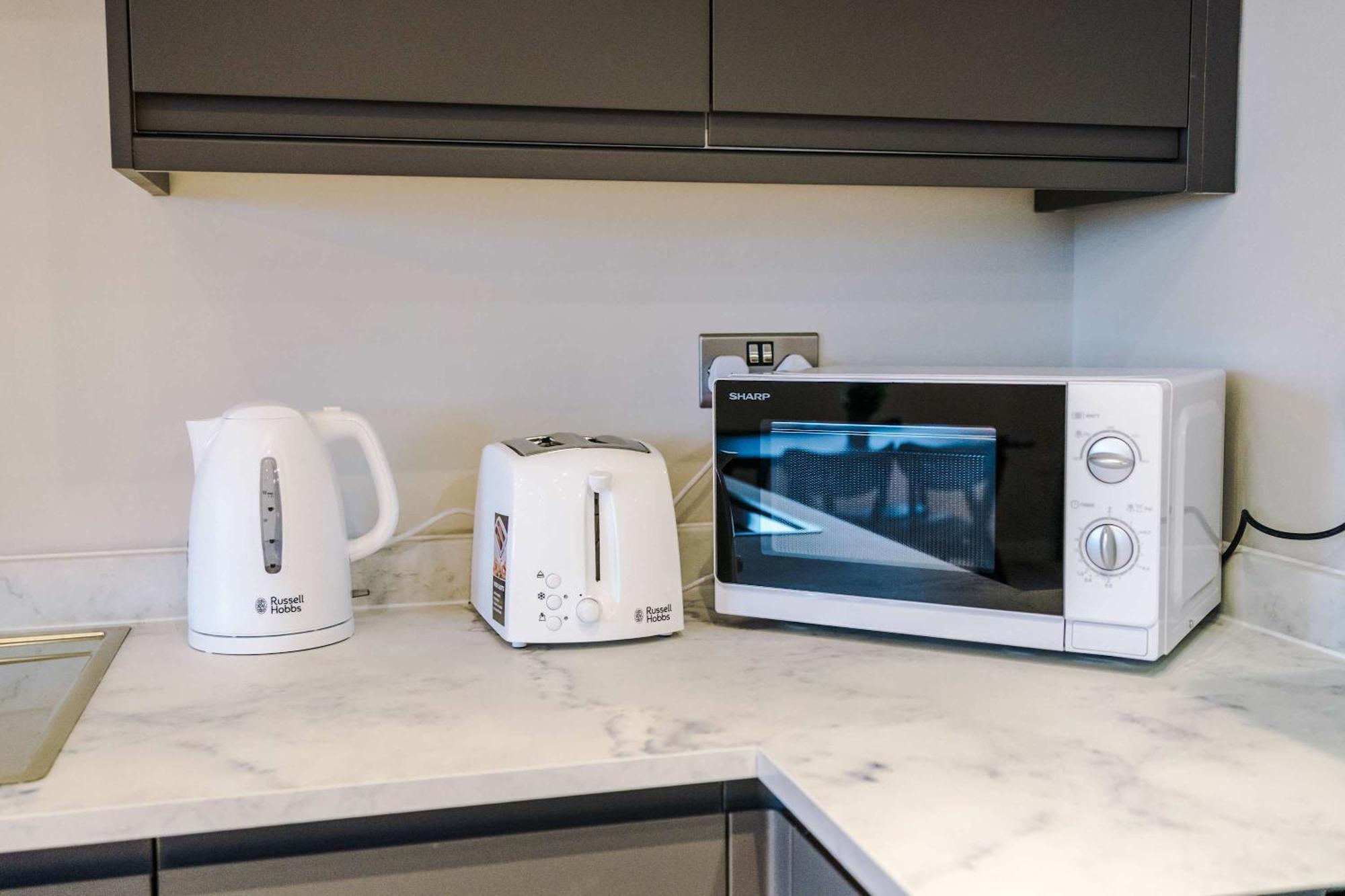 Modern 2 Bedroom In Centre Apartment *