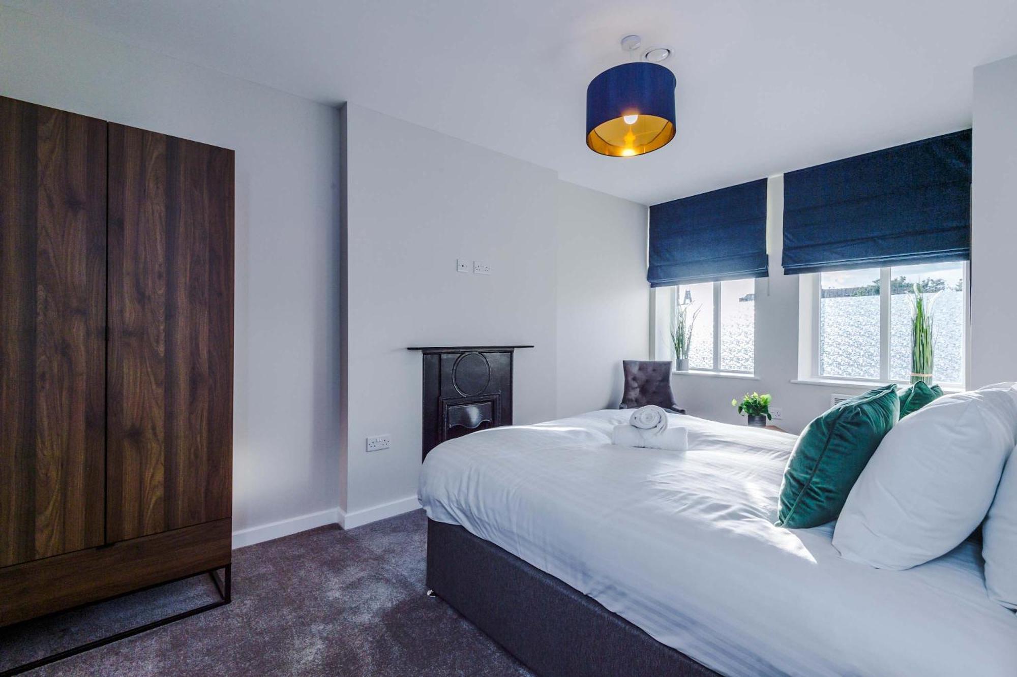 Spacious 2 Bedroom In Centre *