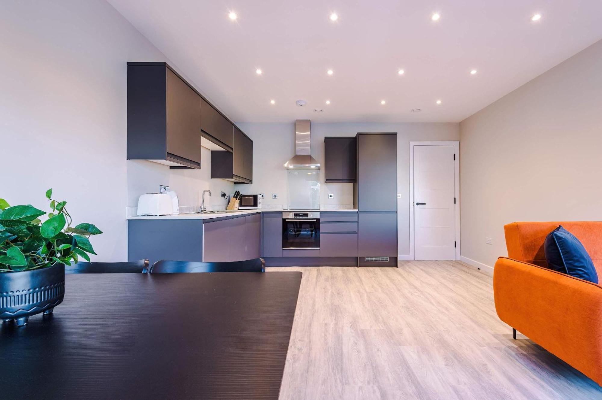 Apartment Spacious 2 Bedroom In Centre *