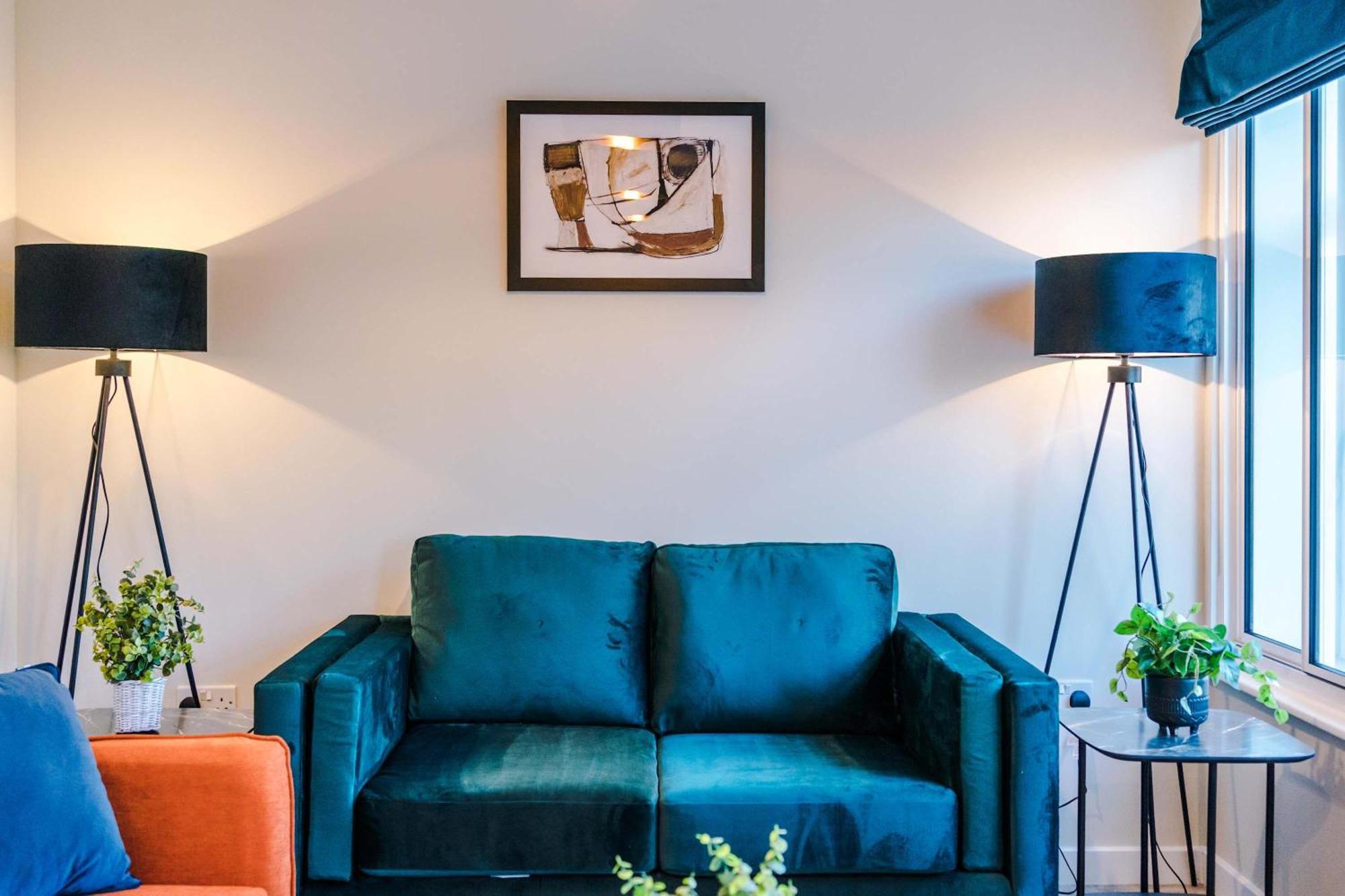 Spacious 2 Bedroom In Centre