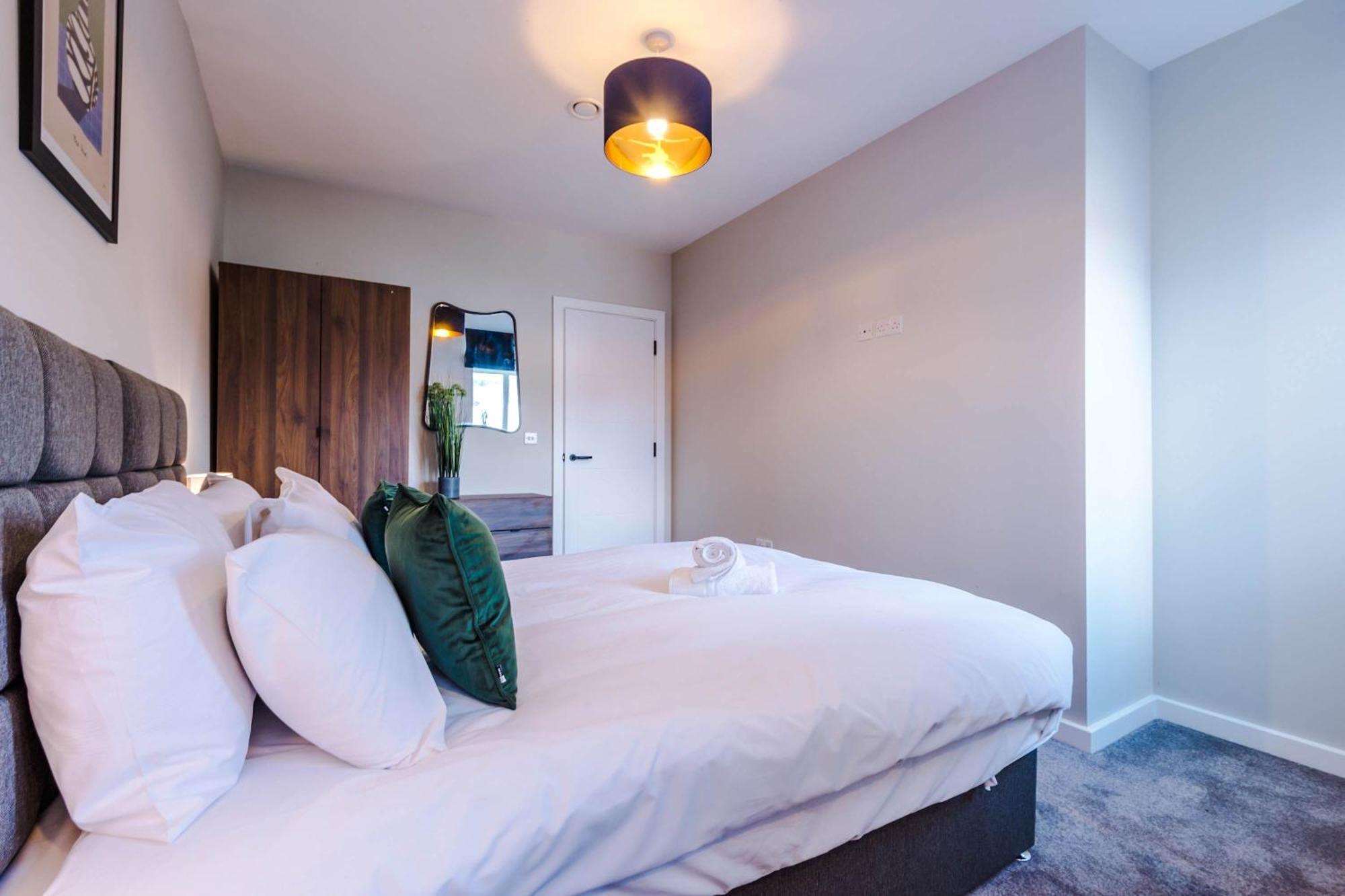 Lovely 2 Bedroom In Centre Apartment *