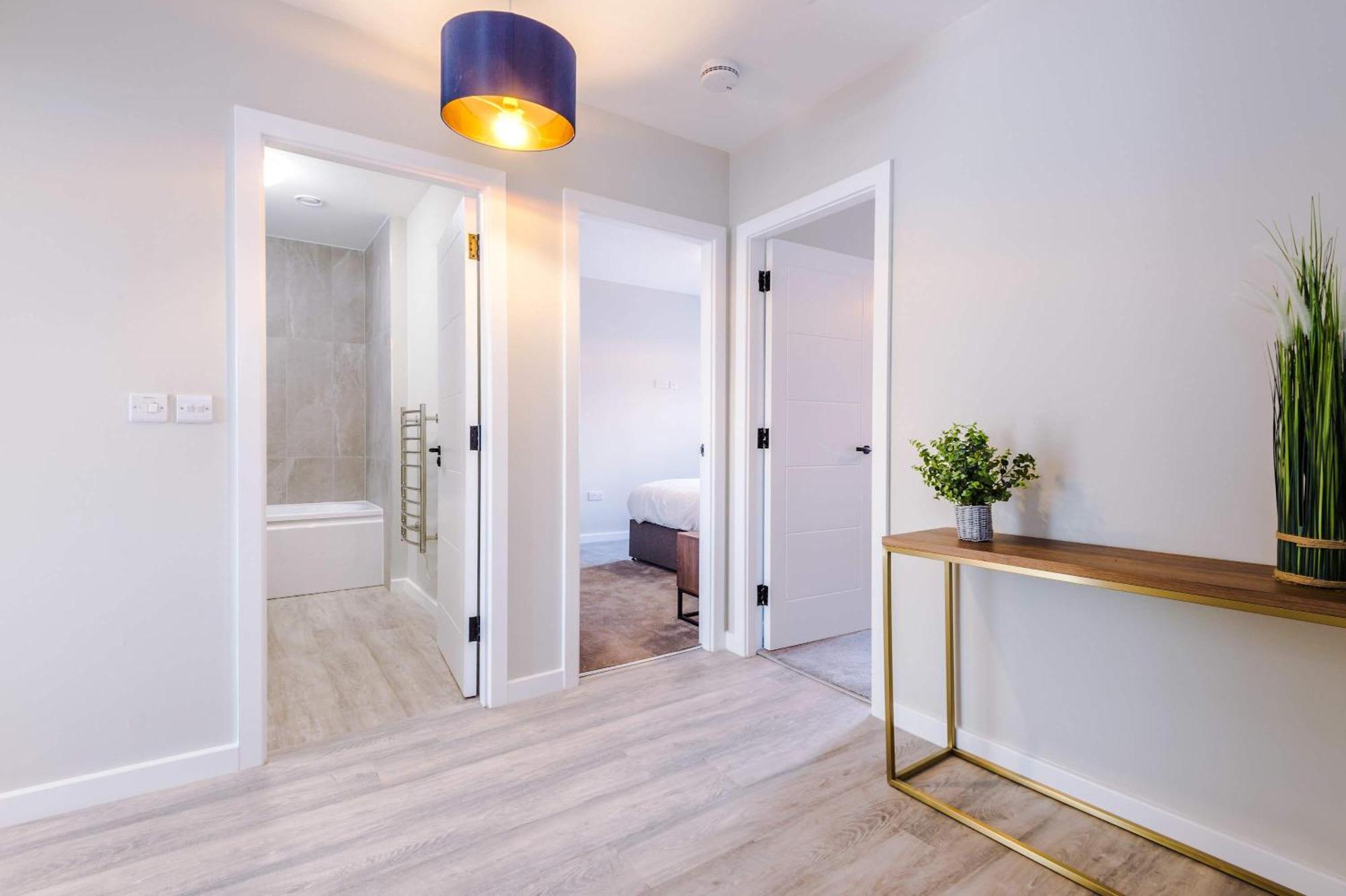 Lovely 2 Bedroom In Centre Apartment *