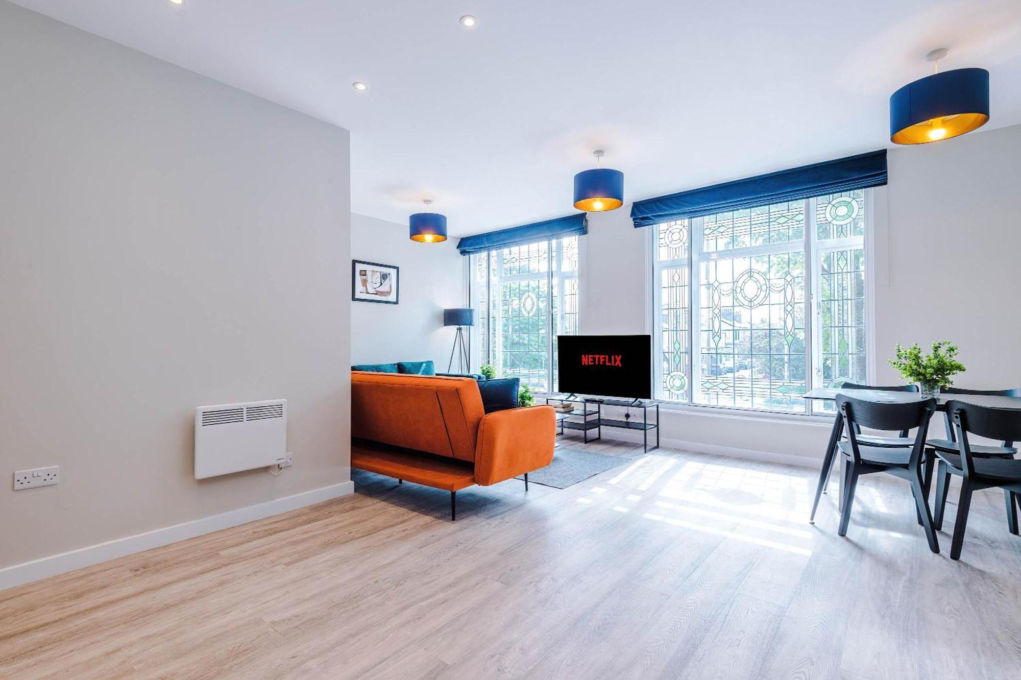 Lovely 2 Bedroom In Centre Apartment *