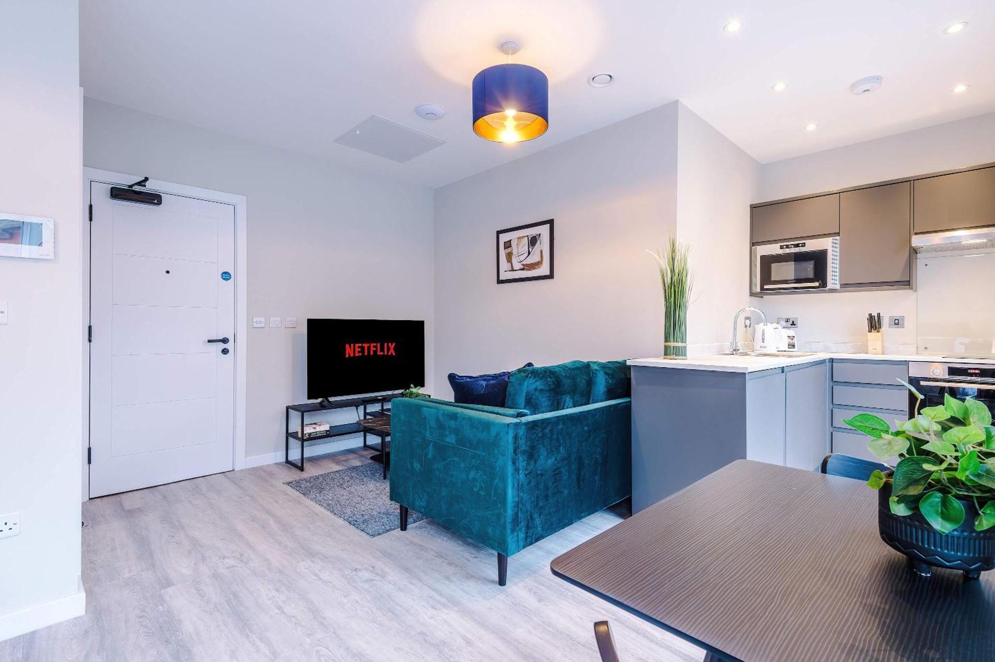 Spacious In Centre Apartment