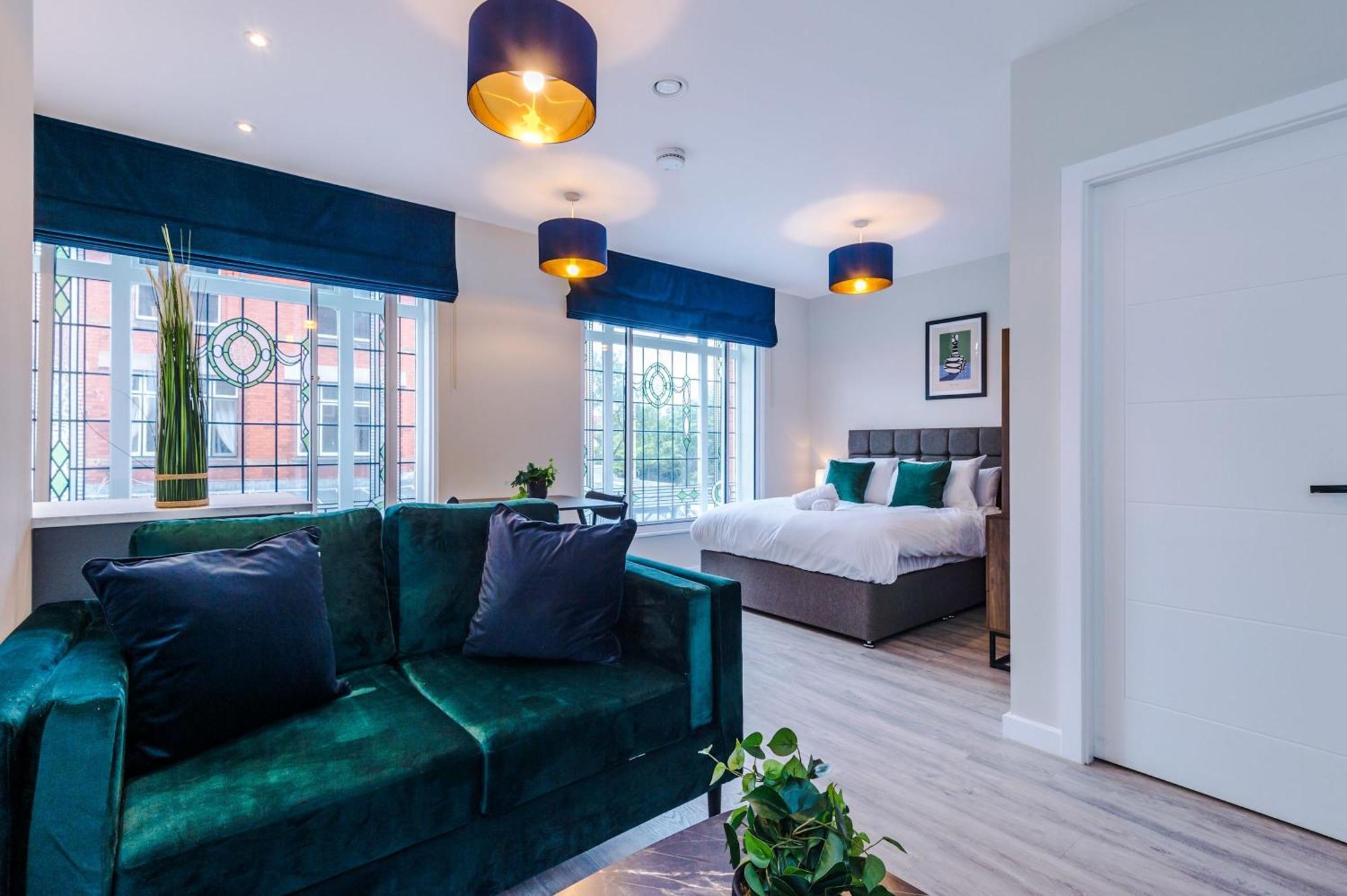 Spacious In Centre Apartment *