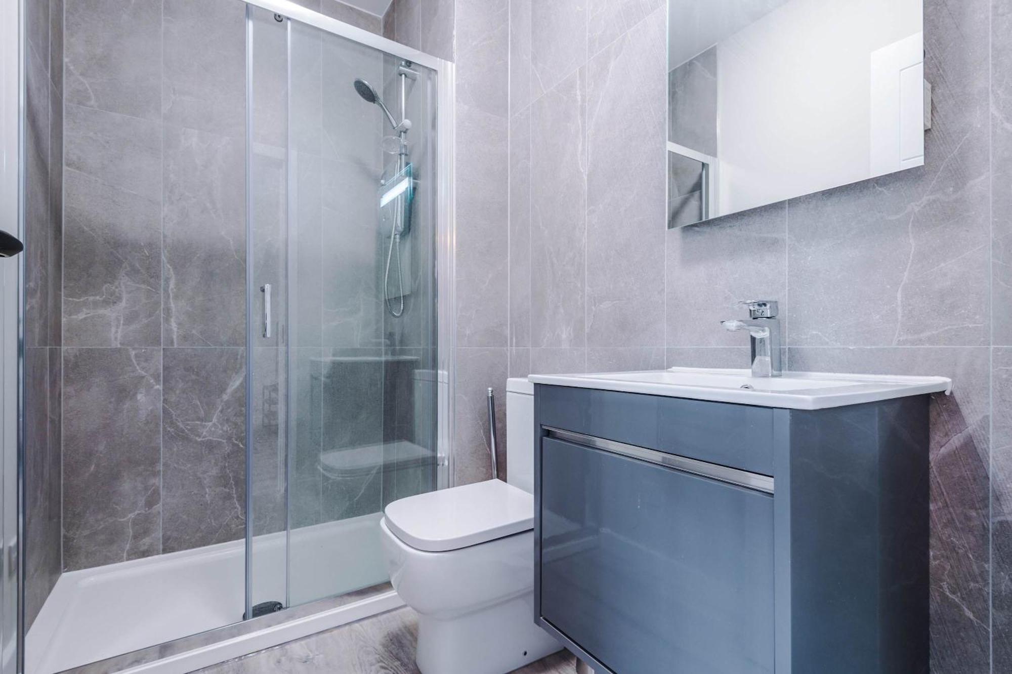 Spacious In Centre Apartment Southport