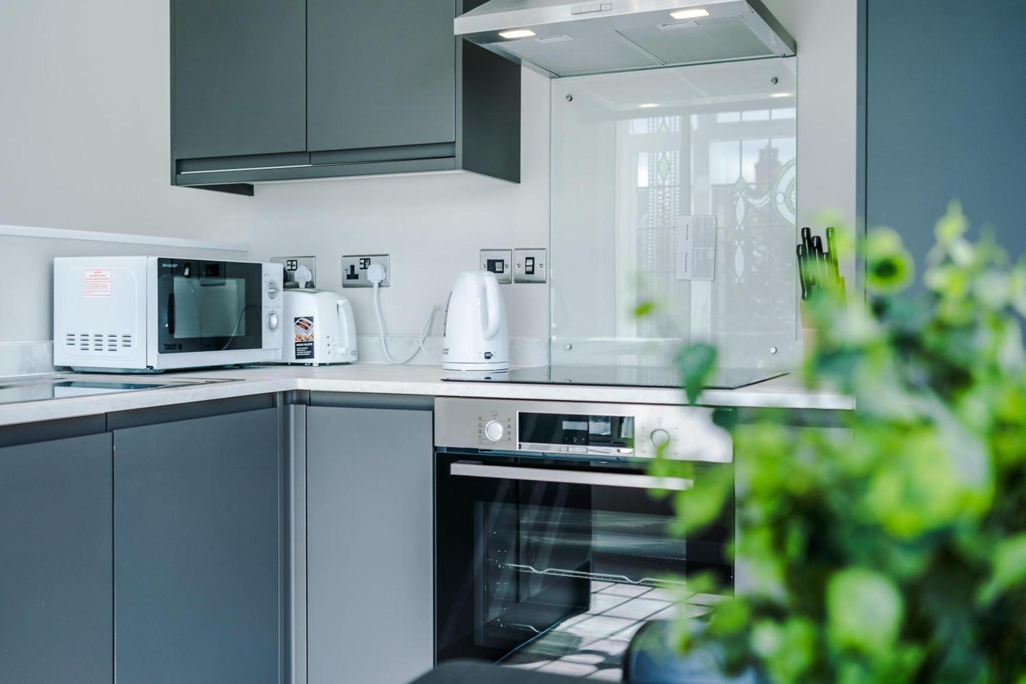 Smart 1 Bedroom In Centre Apartment *