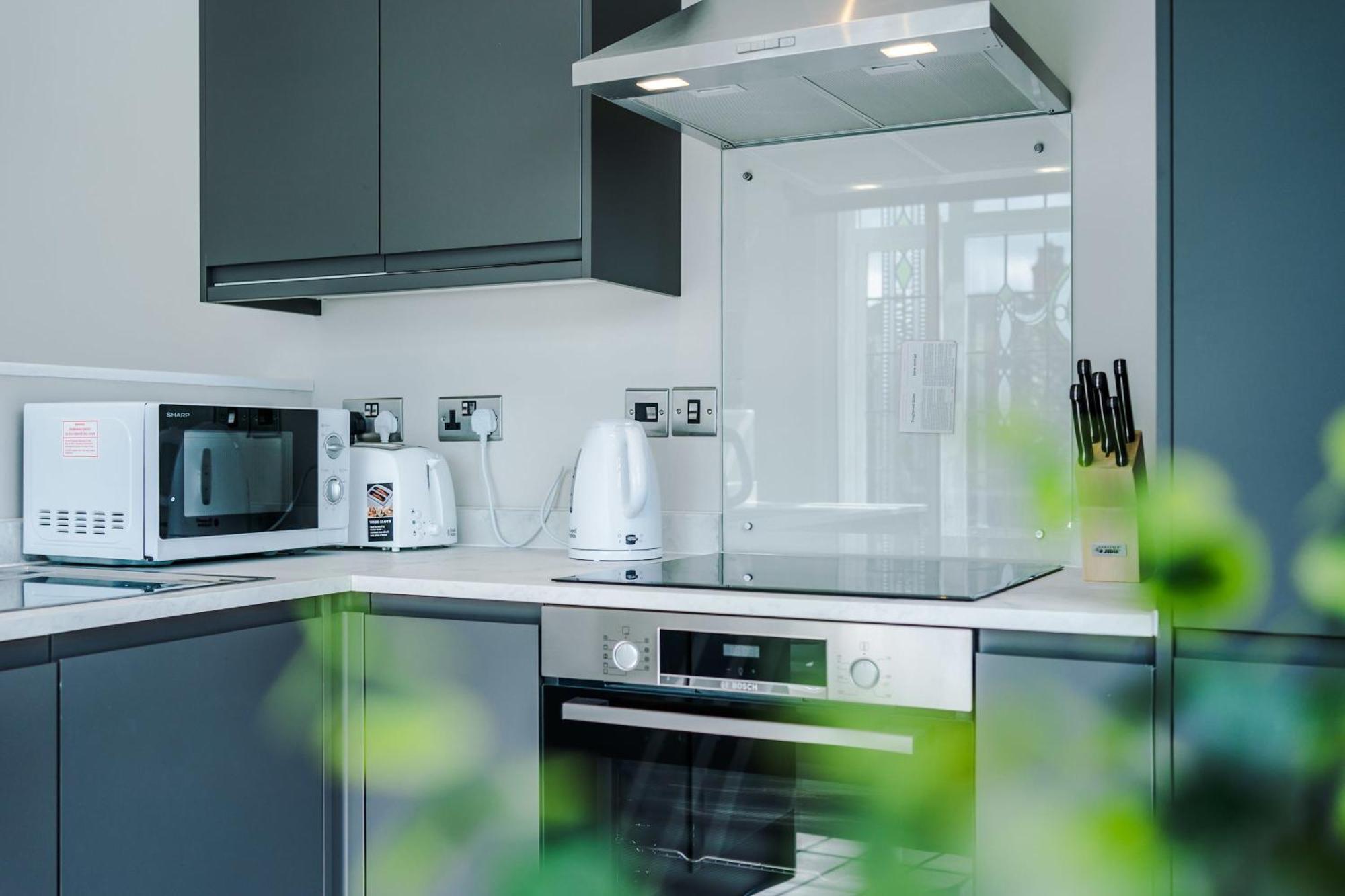 Smart 1 Bedroom In Centre Apartment Southport