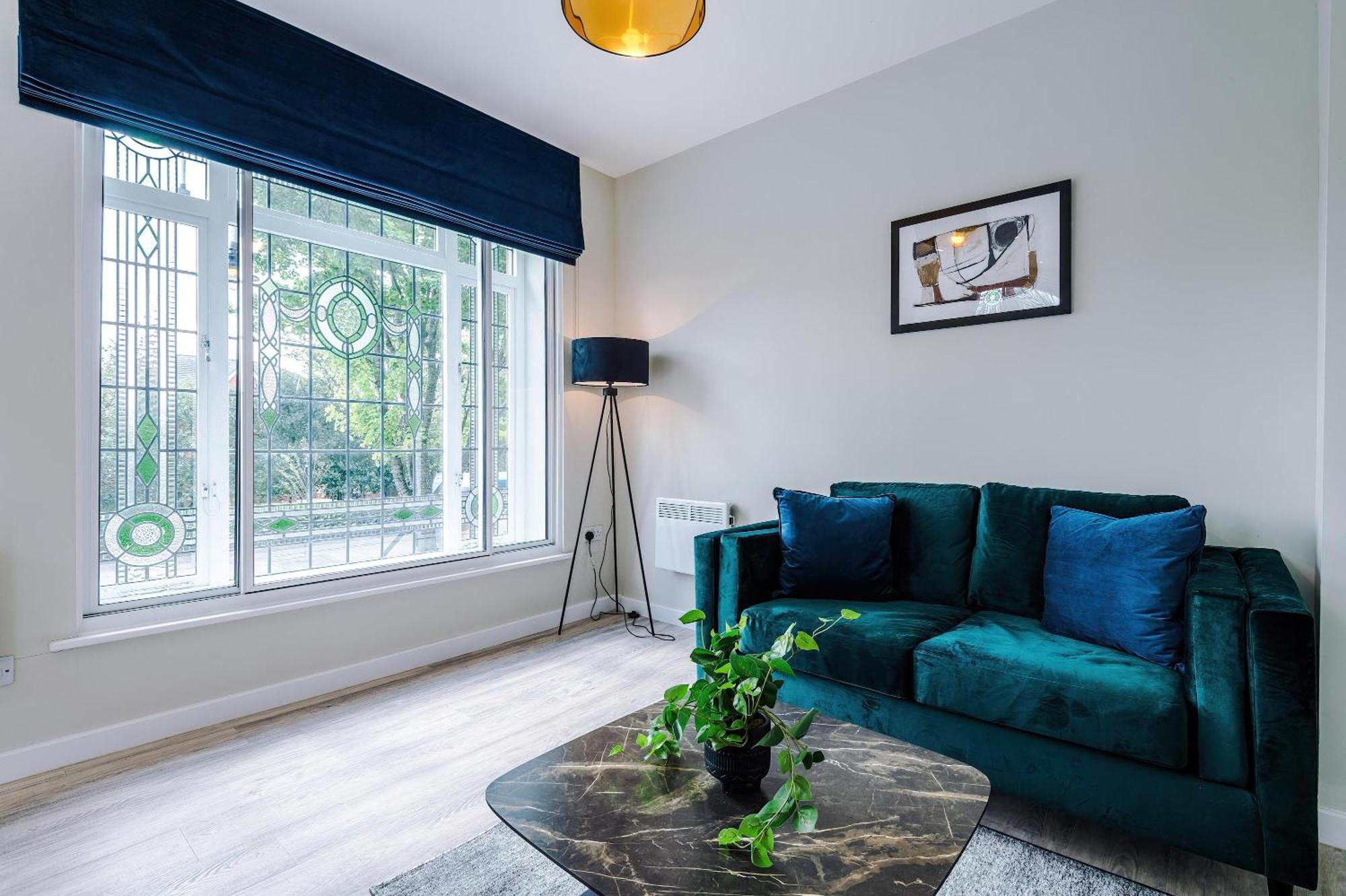 Smart 1 Bedroom In Centre * Southport