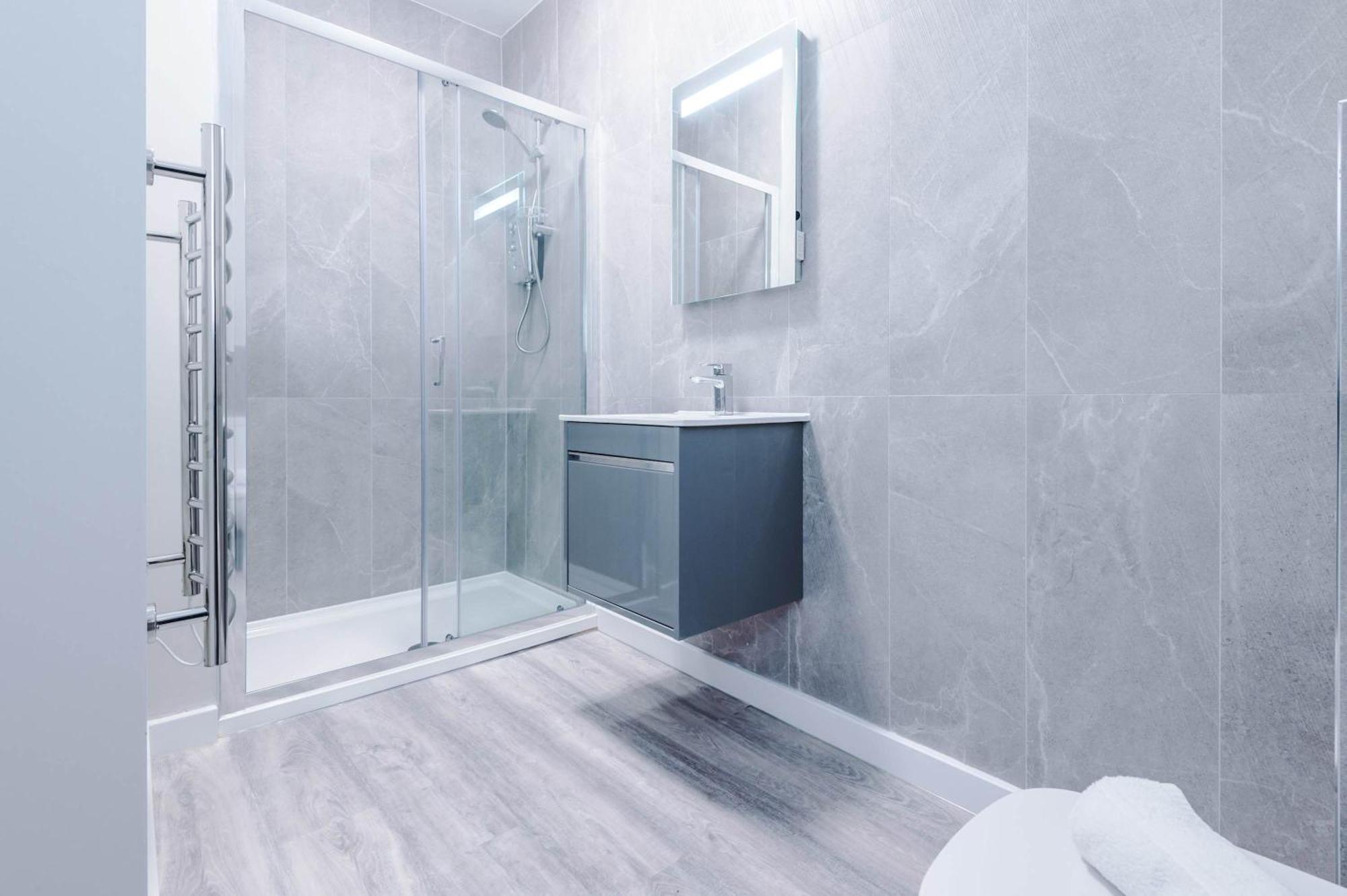 Smart 1 Bedroom In Centre Apartment *