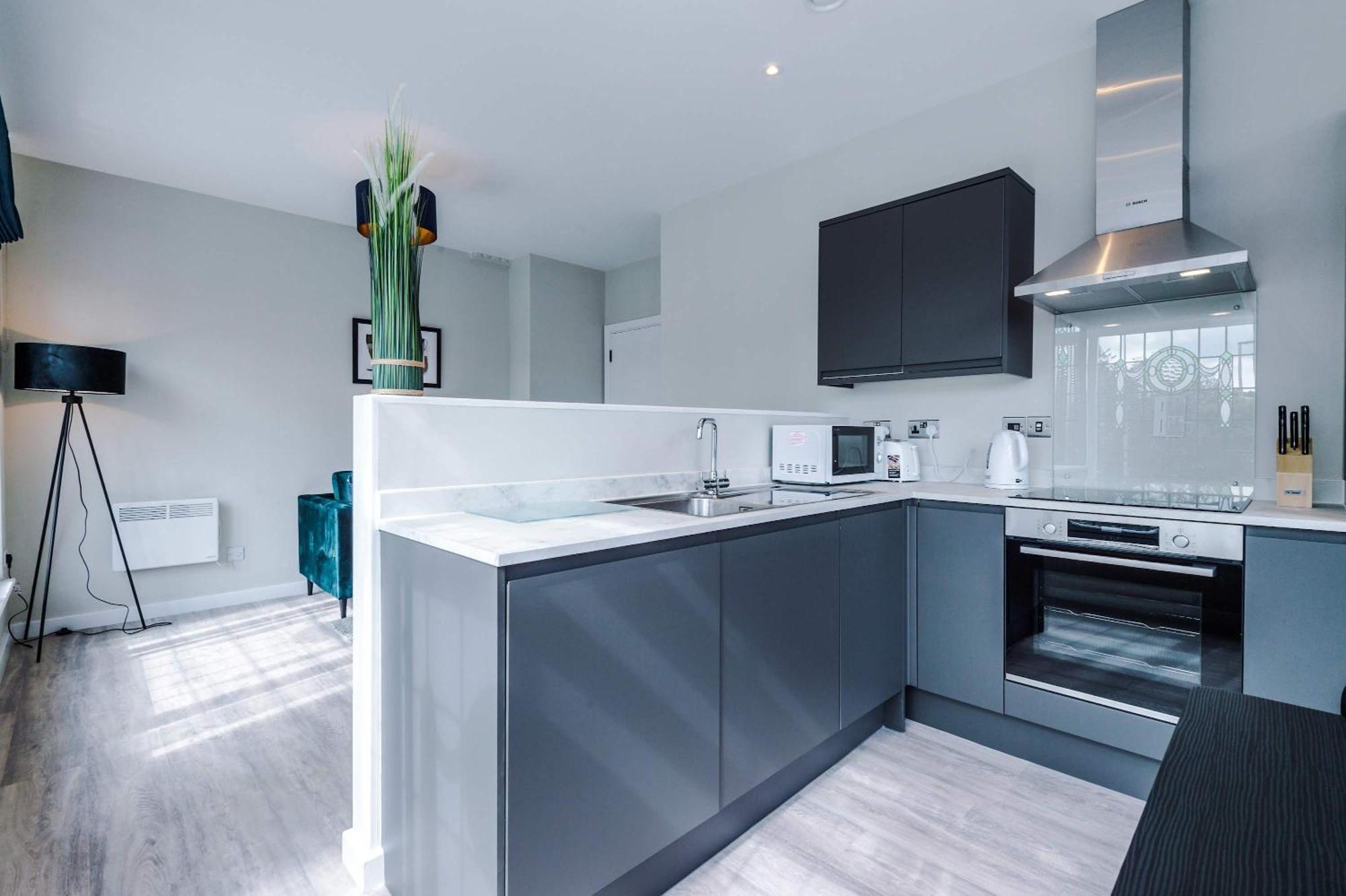 Smart 1 Bedroom In Centre * Southport