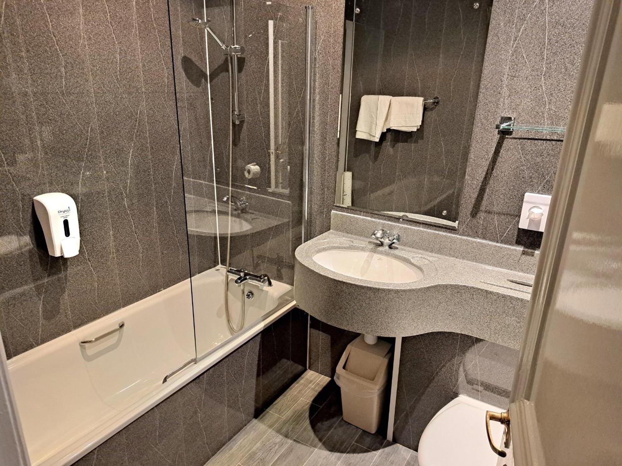 Of Wales 3* Southport