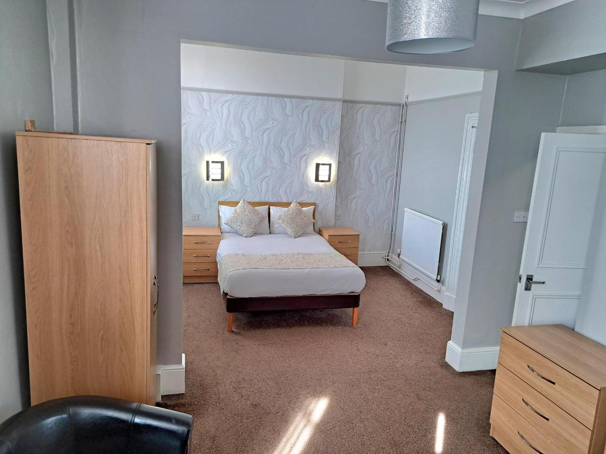 Of Wales 3* Southport
