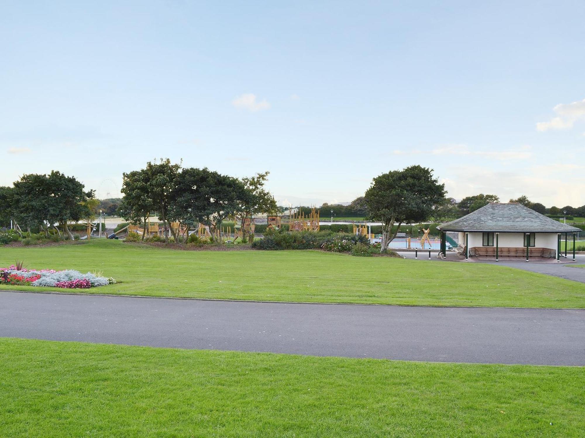Sandfield The Promenade * Southport