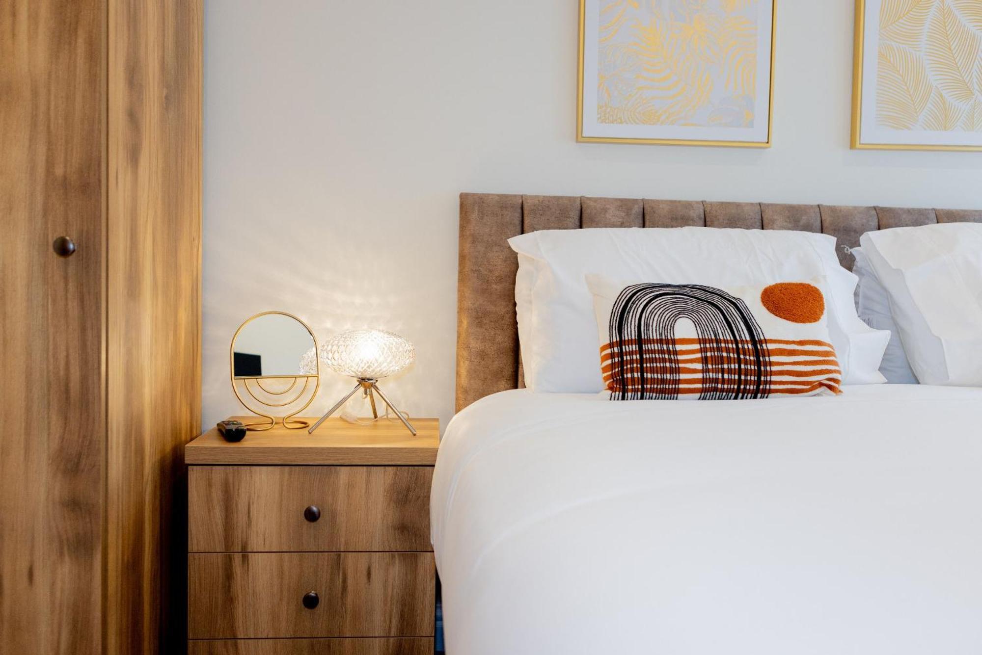 Lethbridge 49 3-bedroom With Garden, Fibre Wifi, Free Parking, Sleeps 6 Apartment Southport