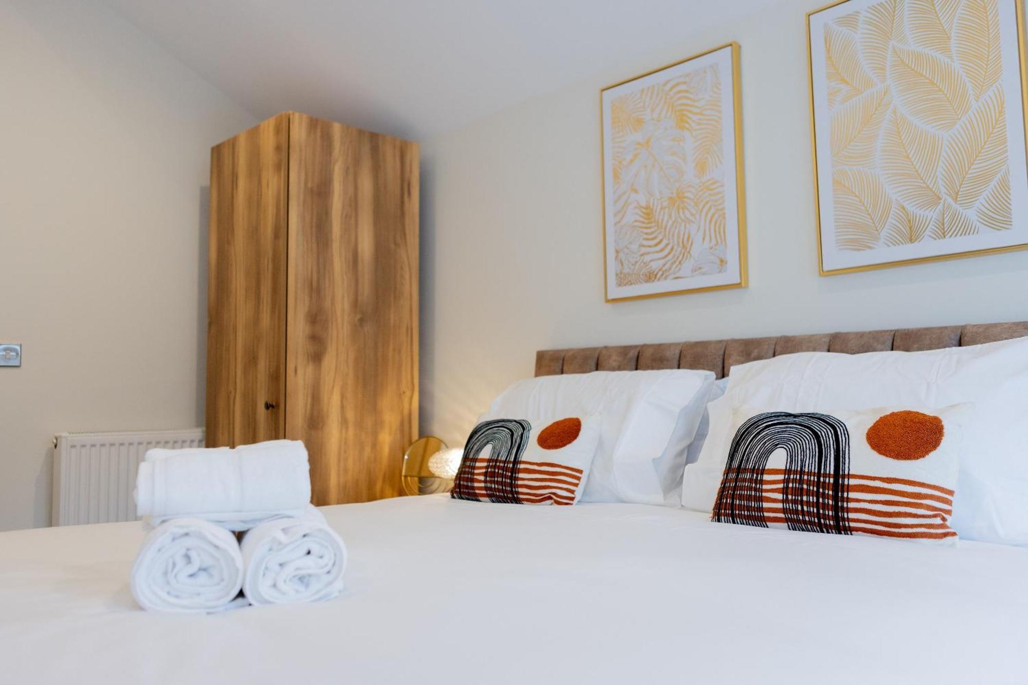 Apartment Lethbridge 49 3-bedroom With Garden, Fibre Wifi, Free Parking, Sleeps 6 Southport